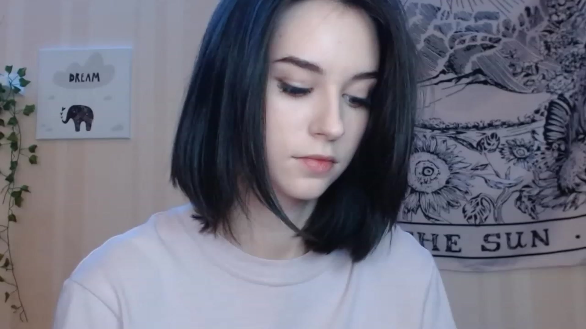 Gallery image thumbnail from ElsieF_'s myfreecams stream on, 11/27/2022, 18:36 image 20 of 20