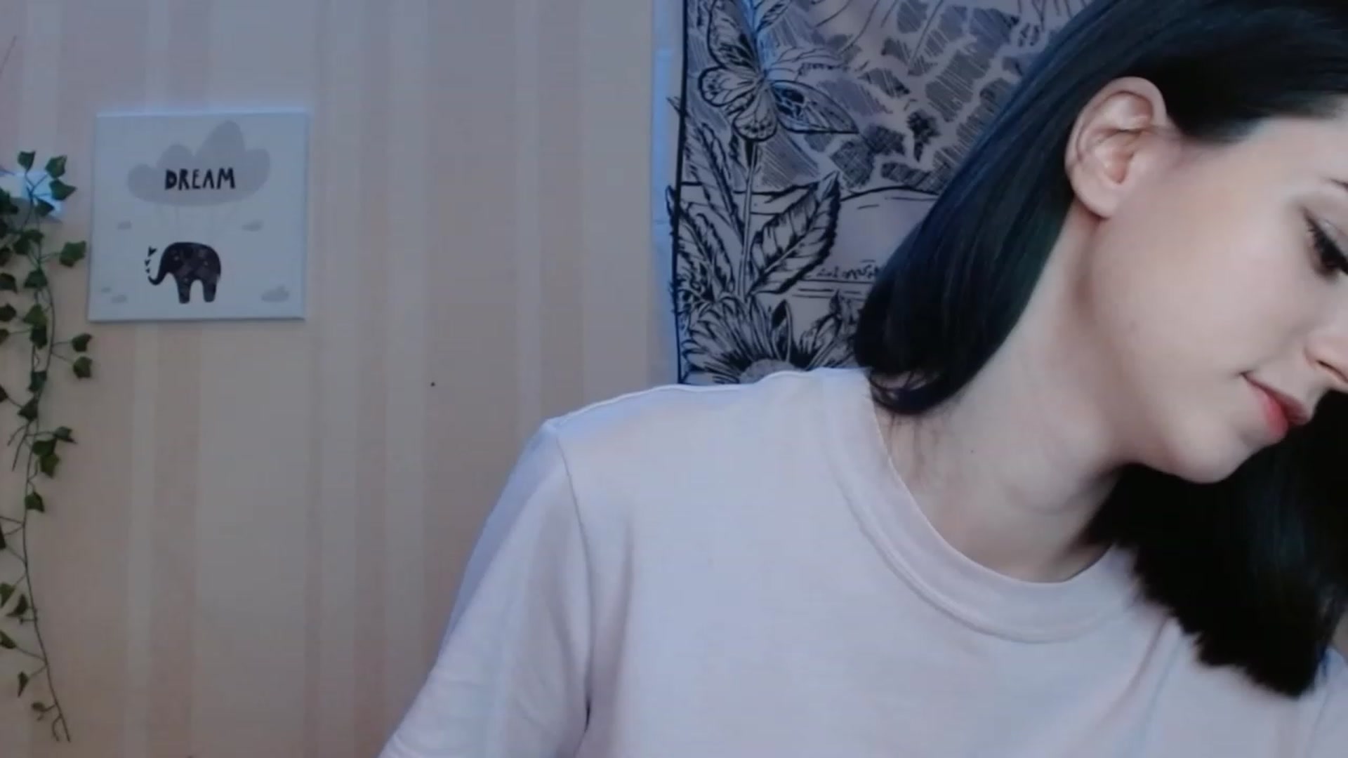 Gallery image thumbnail from ElsieF_'s myfreecams stream on, 11/27/2022, 18:36 image 16 of 20