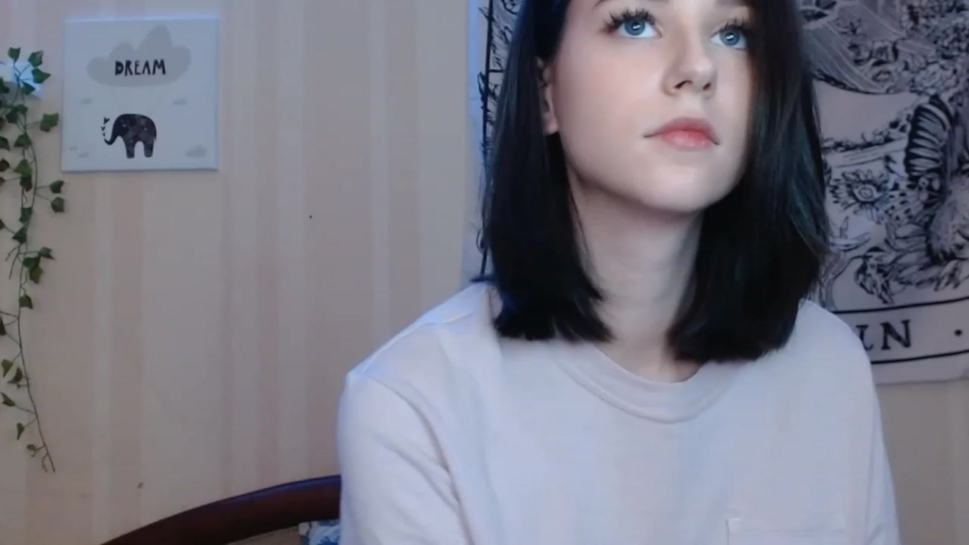 Gallery image thumbnail from ElsieF_'s myfreecams stream on, 11/27/2022, 18:36 image 12 of 20