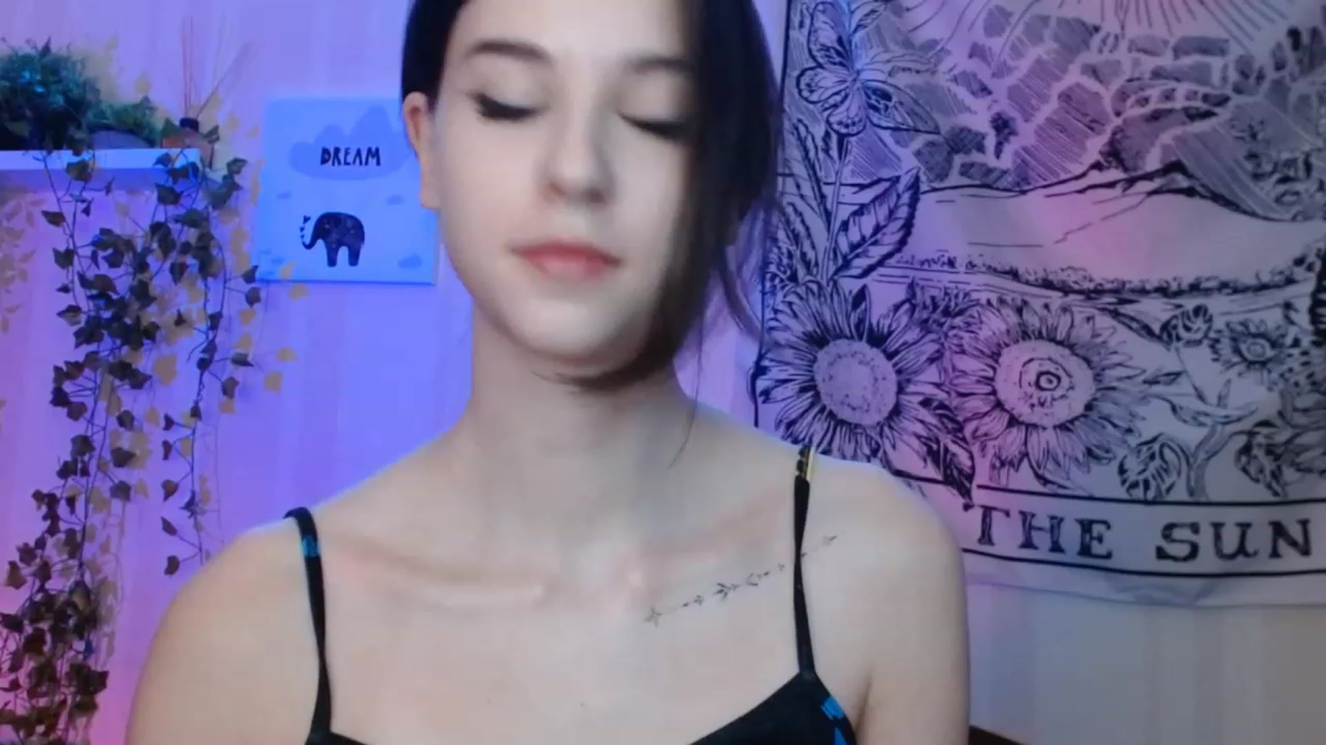 Gallery image thumbnail from ElsieF_'s myfreecams stream on, 12/09/2022, 16:59 image 18 of 20