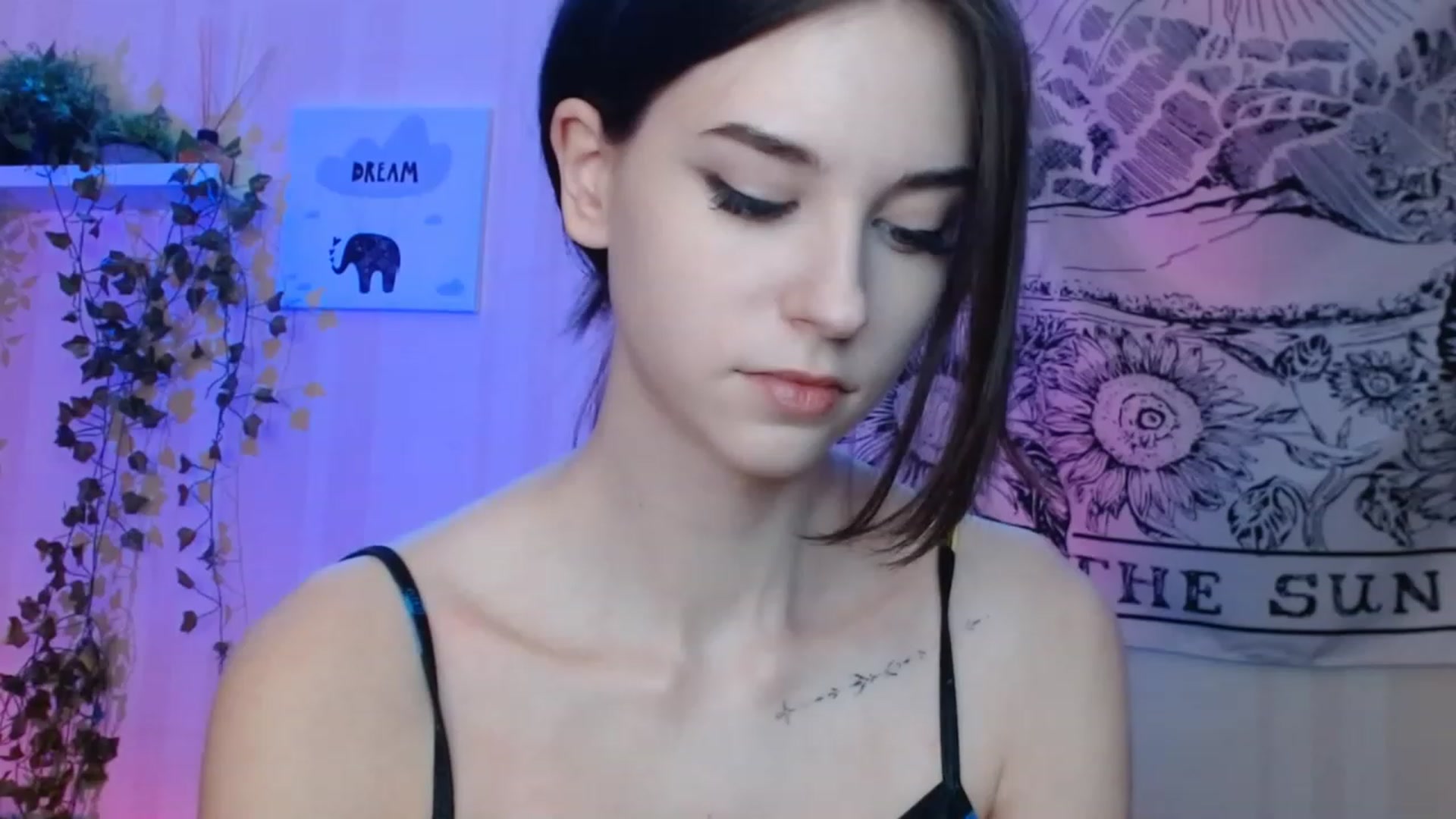 Gallery image thumbnail from ElsieF_'s myfreecams stream on, 12/09/2022, 16:59 image 17 of 20