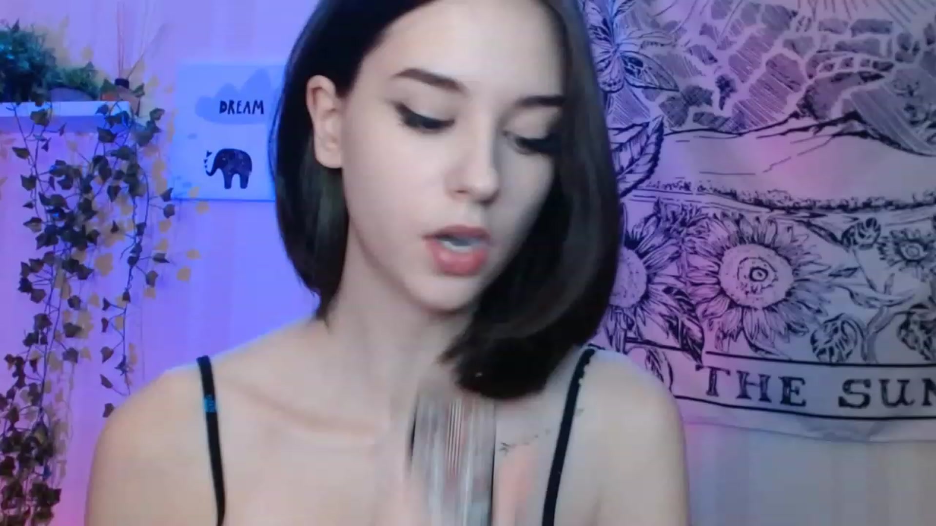 Gallery image thumbnail from ElsieF_'s myfreecams stream on, 12/09/2022, 17:22 image 20 of 20