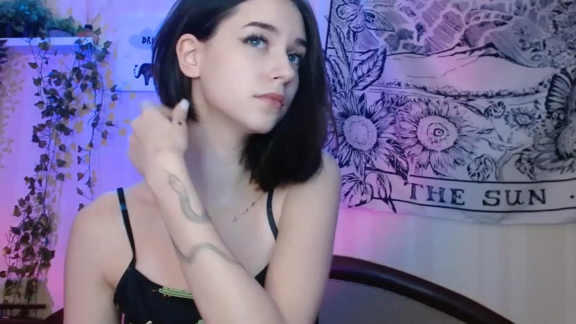 Gallery image thumbnail from ElsieF_'s myfreecams stream on, 12/09/2022, 17:22 image 12 of 20