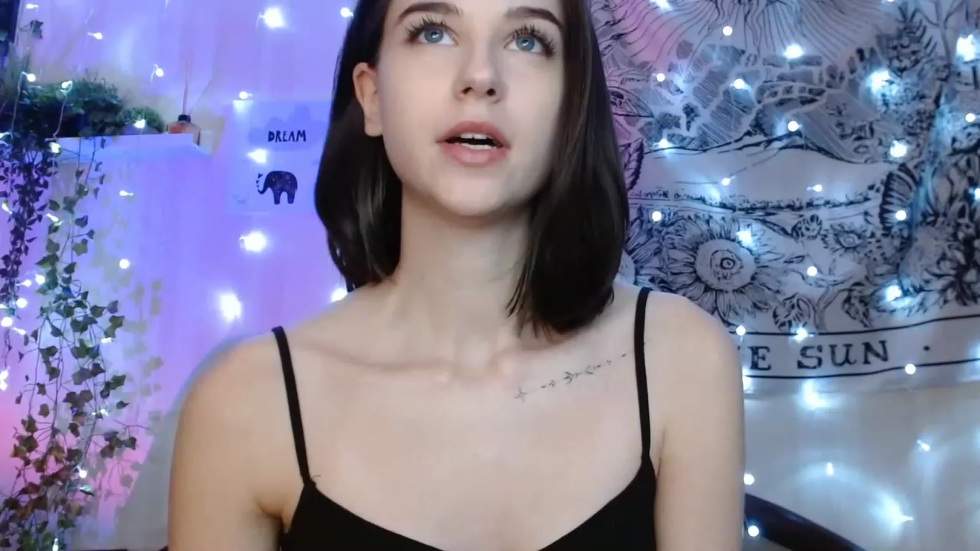 Gallery image thumbnail from ElsieF_'s myfreecams stream on, 12/11/2022, 22:30 image 8 of 20