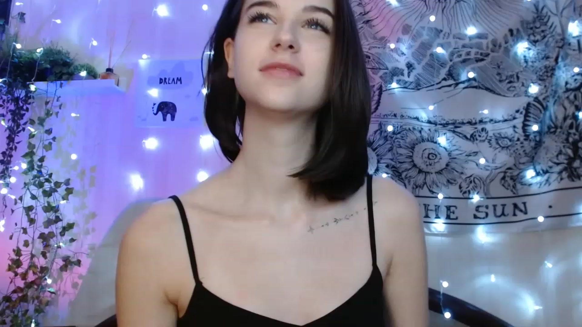 Gallery image thumbnail from ElsieF_'s myfreecams stream on, 12/11/2022, 22:30 image 4 of 20
