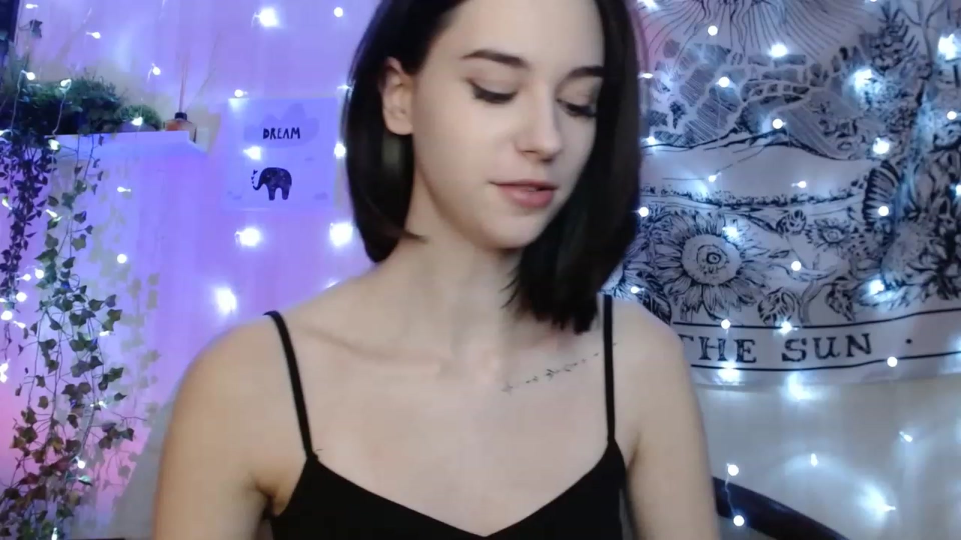 Gallery image thumbnail from ElsieF_'s myfreecams stream on, 12/11/2022, 22:30 image 16 of 20
