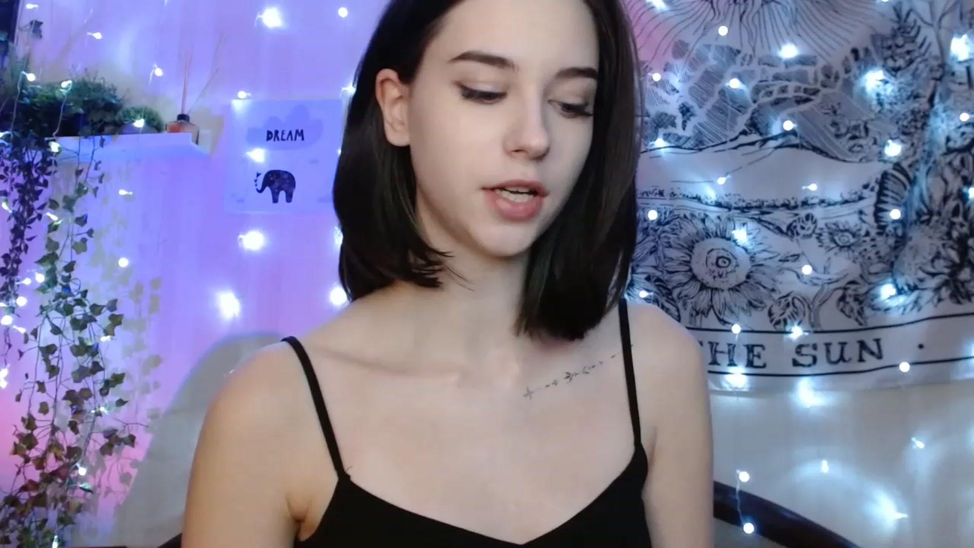 Gallery image thumbnail from ElsieF_'s myfreecams stream on, 12/11/2022, 22:30 image 9 of 20