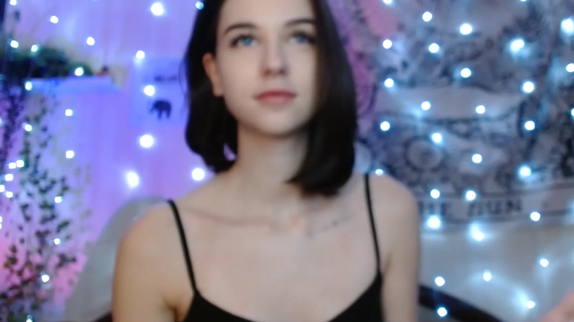 Gallery image thumbnail from ElsieF_'s myfreecams stream on, 12/11/2022, 22:30 image 5 of 20
