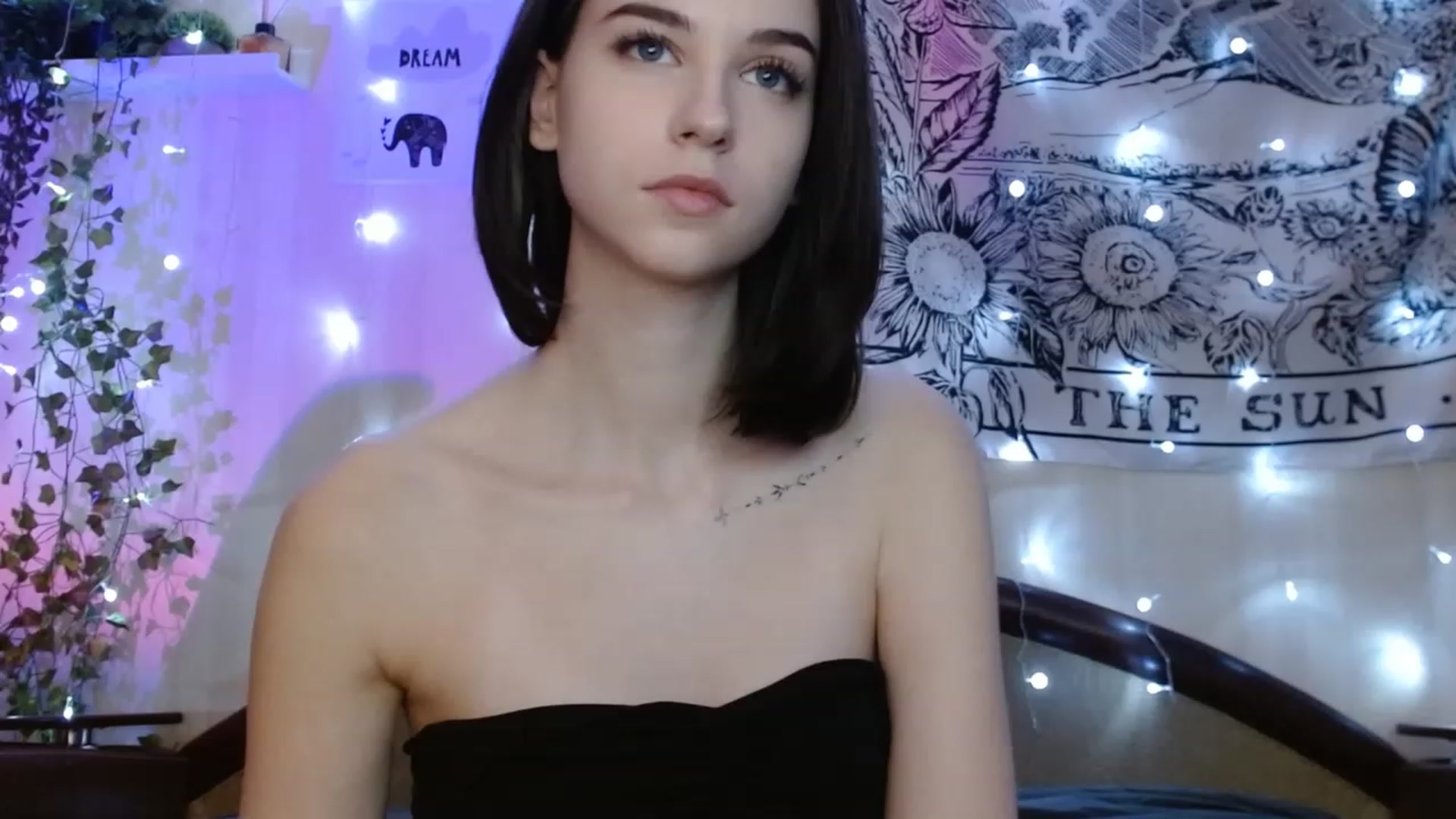 Gallery image thumbnail from ElsieF_'s myfreecams stream on, 12/11/2022, 23:10 image 19 of 20