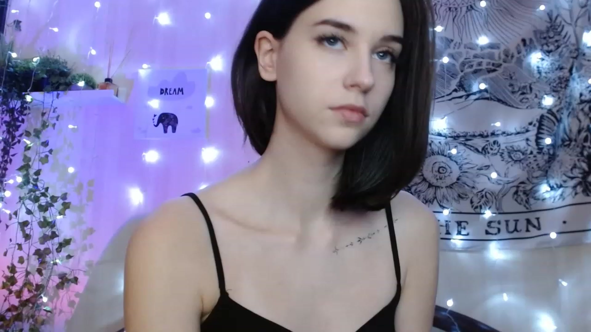 Gallery image thumbnail from ElsieF_'s myfreecams stream on, 12/11/2022, 23:10 image 1 of 20