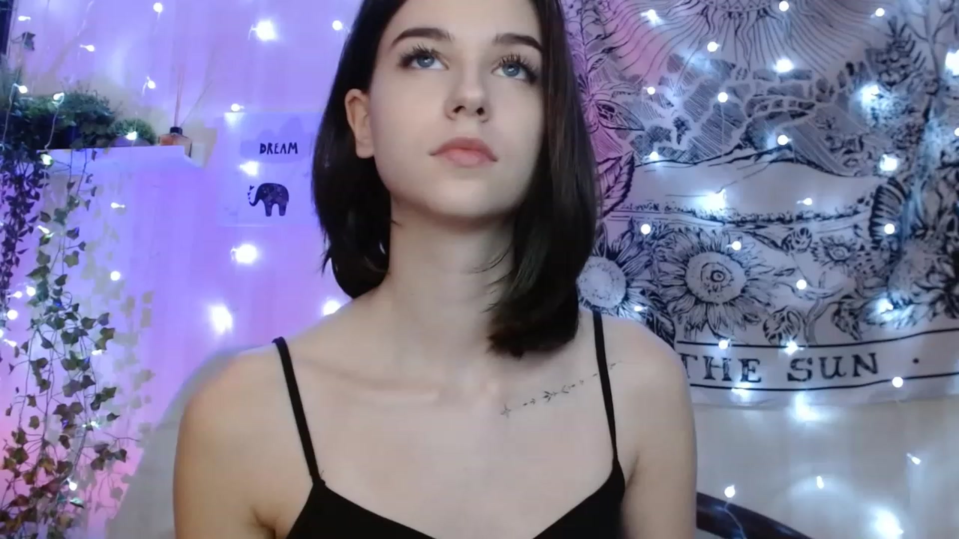 Gallery image thumbnail from ElsieF_'s myfreecams stream on, 12/11/2022, 23:10 image 2 of 20