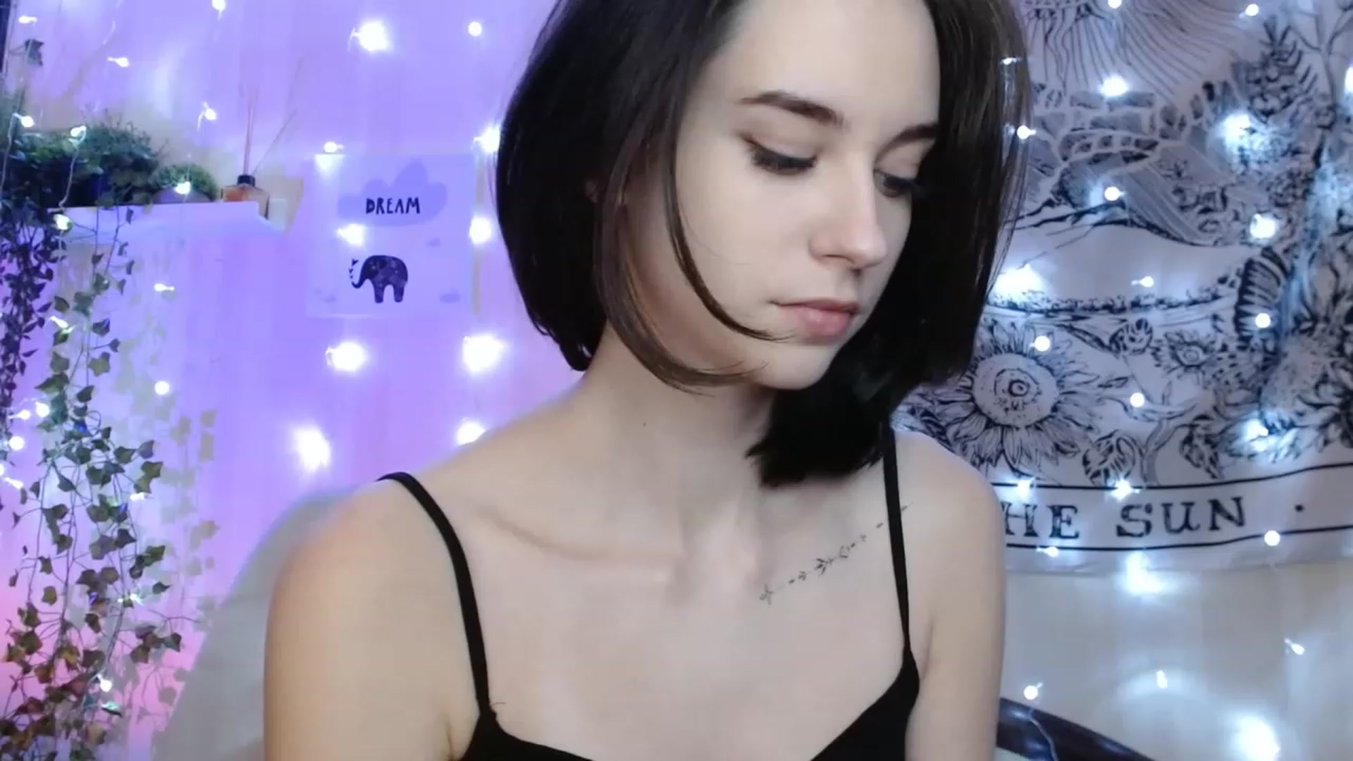 Gallery image thumbnail from ElsieF_'s myfreecams stream on, 12/11/2022, 23:10 image 9 of 20