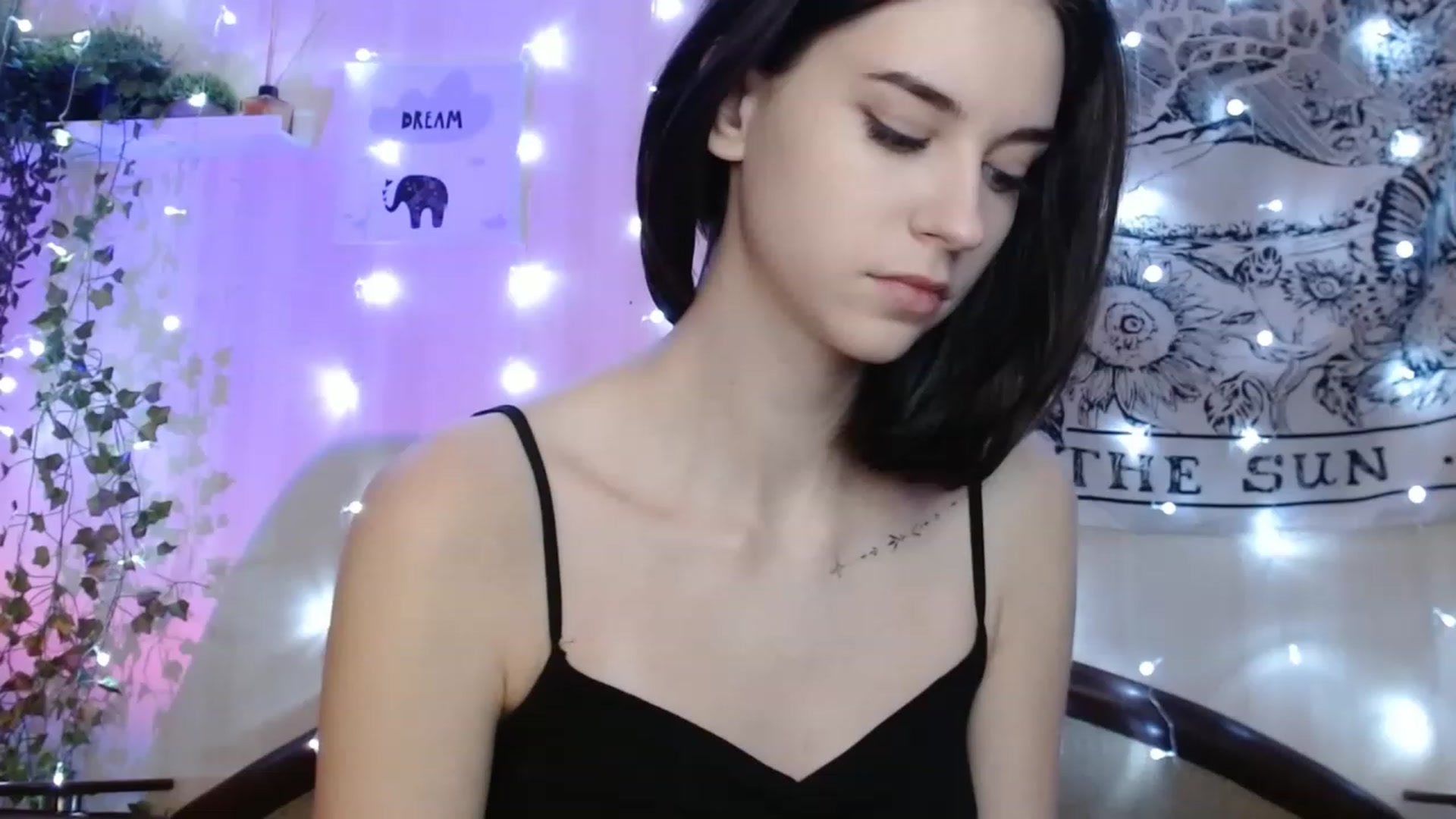 Gallery image thumbnail from ElsieF_'s myfreecams stream on, 12/11/2022, 23:10 image 20 of 20