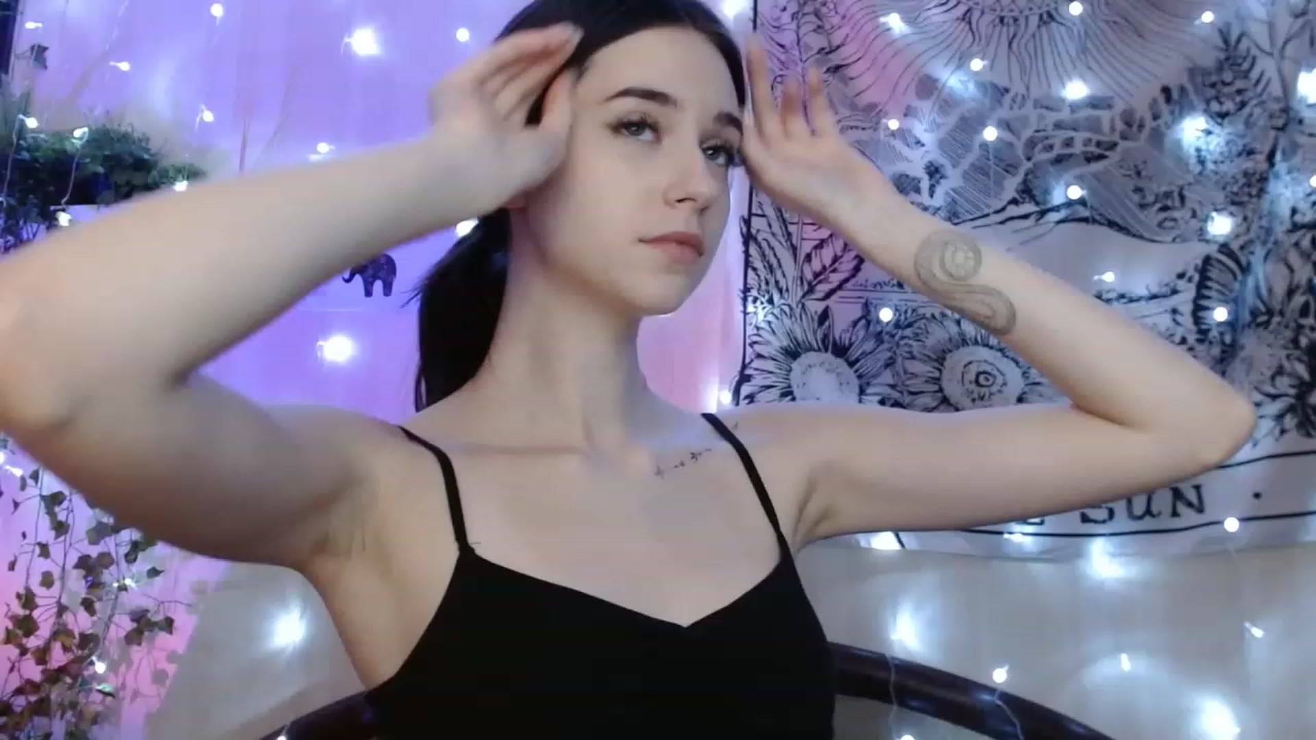 Gallery image thumbnail from ElsieF_'s myfreecams stream on, 12/11/2022, 23:10 image 5 of 20