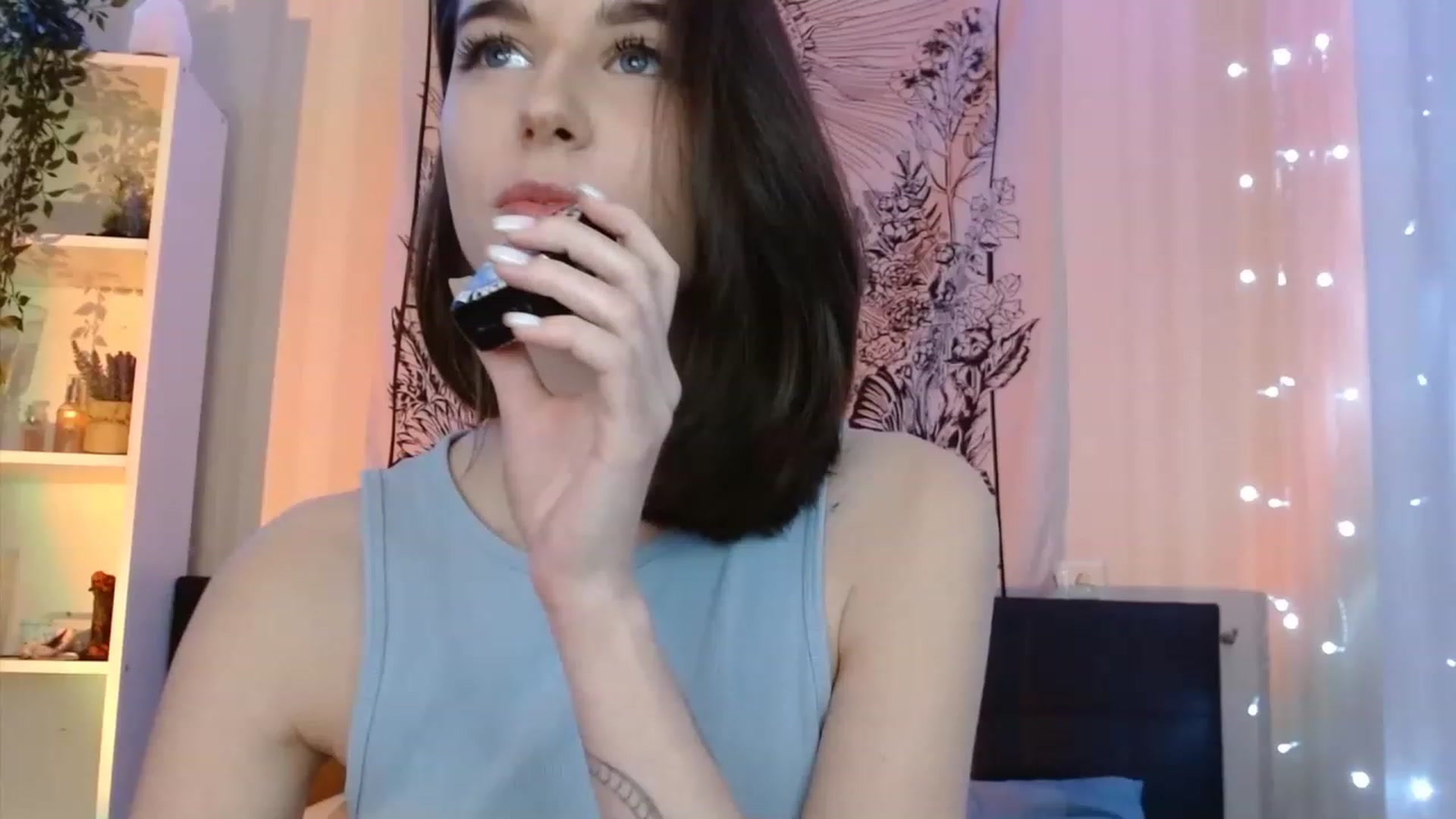Gallery image thumbnail from ElsieF_'s myfreecams stream on, 12/16/2022, 17:37 image 20 of 20
