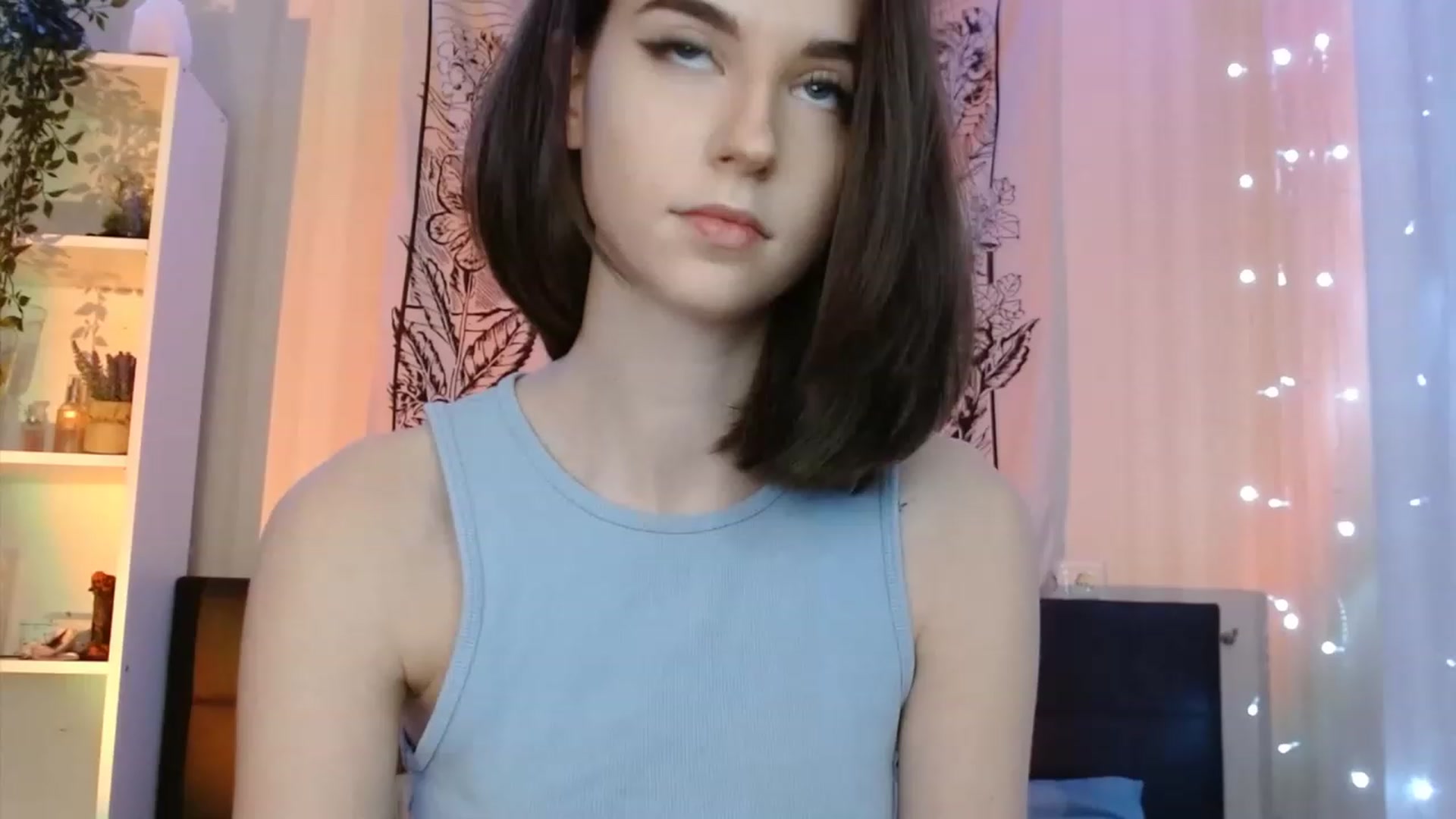 Gallery image thumbnail from ElsieF_'s myfreecams stream on, 12/16/2022, 17:37 image 5 of 20