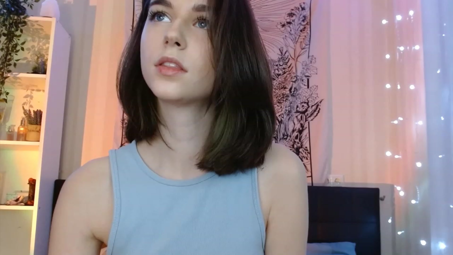 Gallery image thumbnail from ElsieF_'s myfreecams stream on, 12/16/2022, 17:37 image 14 of 20