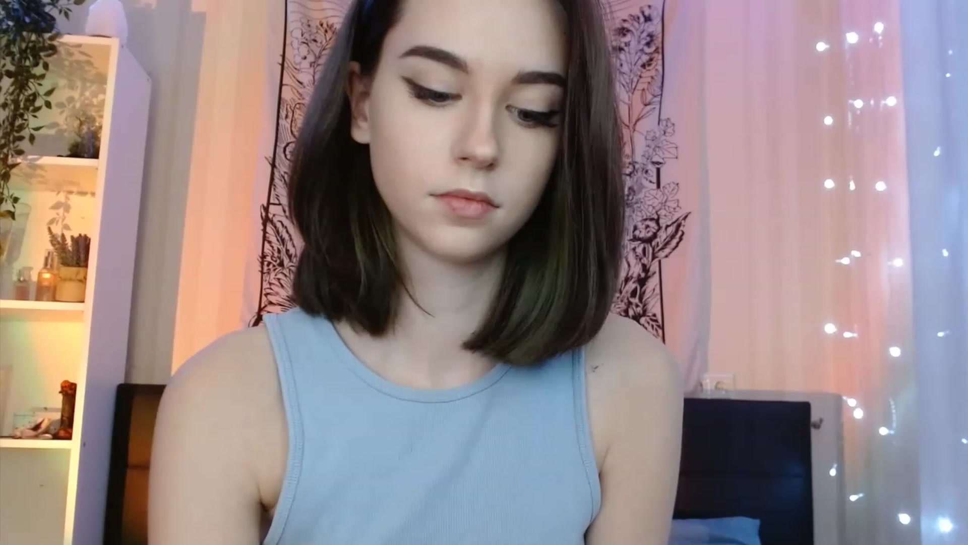 Gallery image thumbnail from ElsieF_'s myfreecams stream on, 12/16/2022, 17:37 image 16 of 20