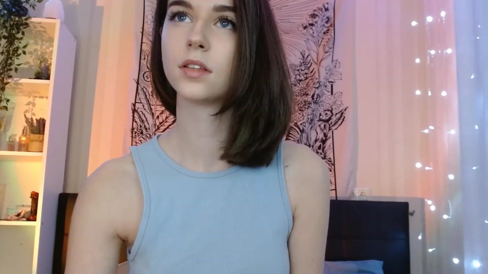 Gallery image thumbnail from ElsieF_'s myfreecams stream on, 12/16/2022, 17:37 image 4 of 20