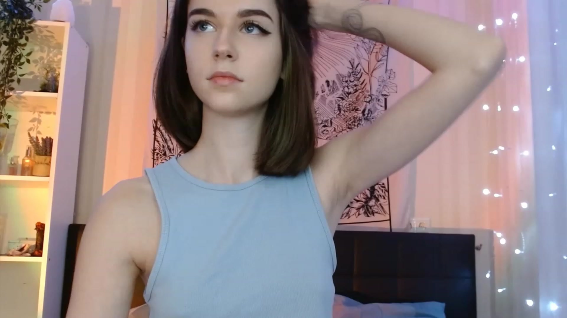Gallery image thumbnail from ElsieF_'s myfreecams stream on, 12/16/2022, 17:37 image 6 of 20