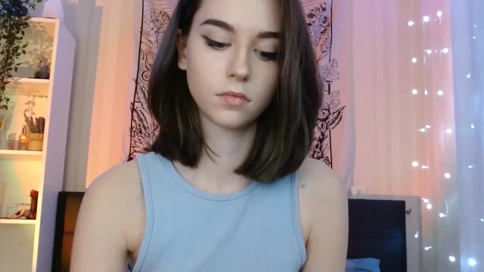Gallery image thumbnail from ElsieF_'s myfreecams stream on, 12/16/2022, 17:37 image 19 of 20