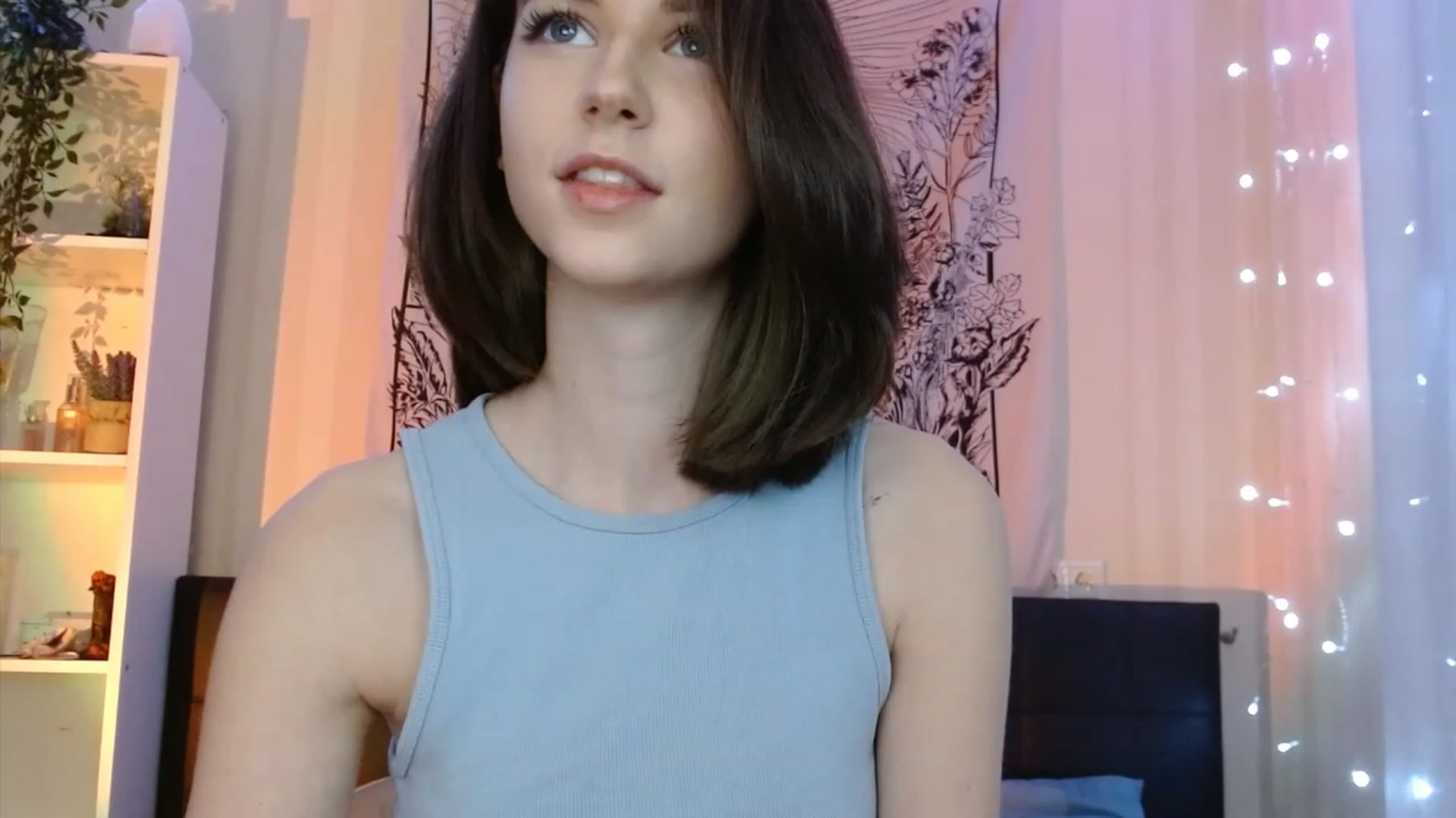 Gallery image thumbnail from ElsieF_'s myfreecams stream on, 12/16/2022, 17:37 image 7 of 20
