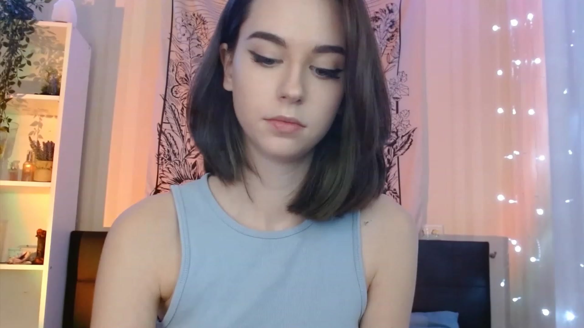 Gallery image thumbnail from ElsieF_'s myfreecams stream on, 12/16/2022, 17:37 image 13 of 20
