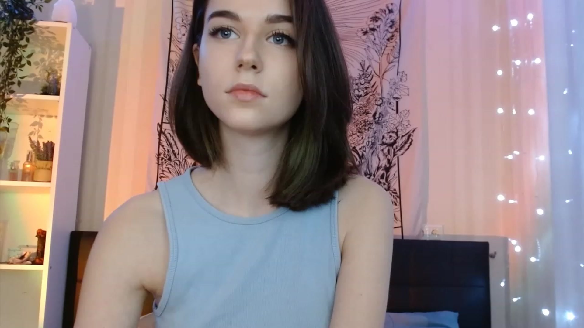 Gallery image thumbnail from ElsieF_'s myfreecams stream on, 12/16/2022, 17:37 image 12 of 20