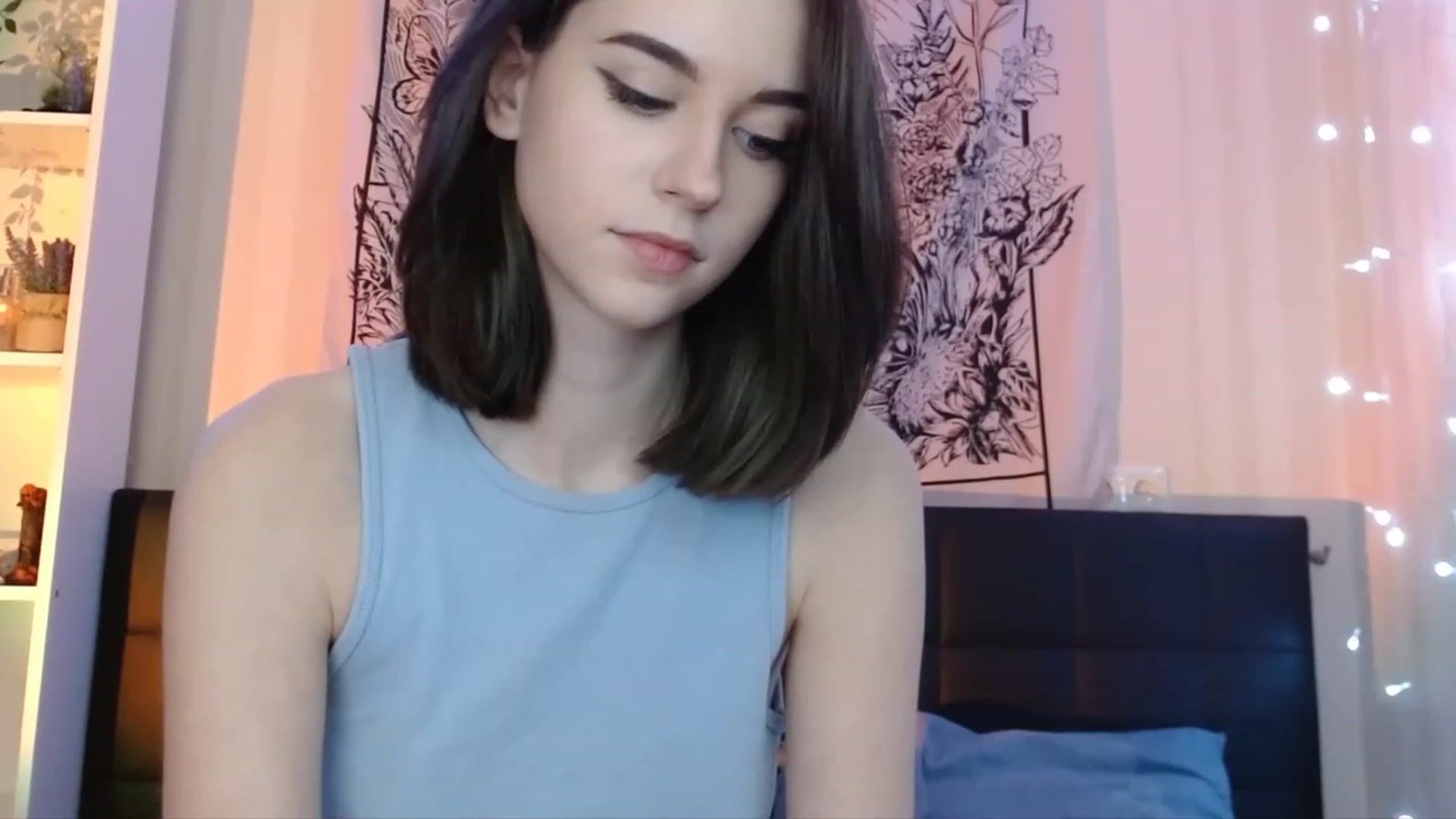 Gallery image thumbnail from ElsieF_'s myfreecams stream on, 12/16/2022, 19:57 image 20 of 20