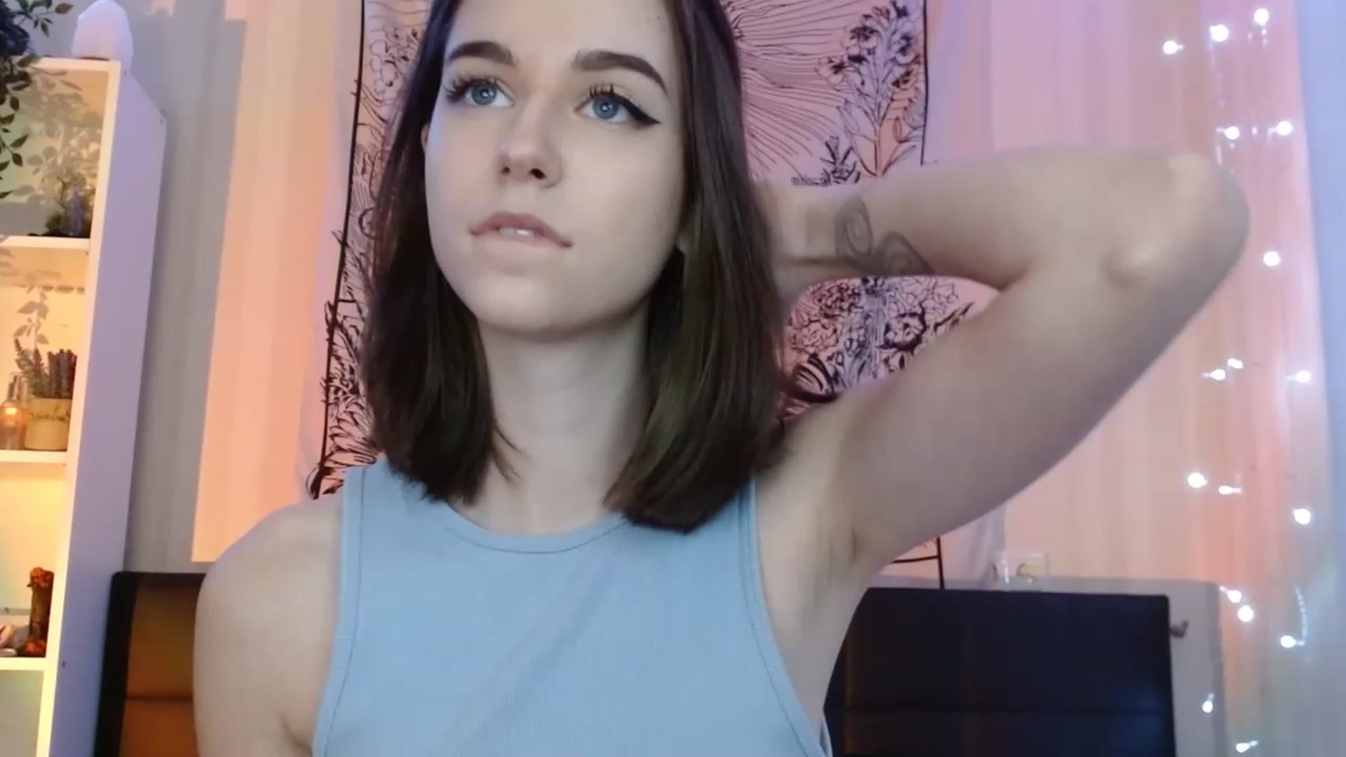 Gallery image thumbnail from ElsieF_'s myfreecams stream on, 12/16/2022, 19:57 image 10 of 20