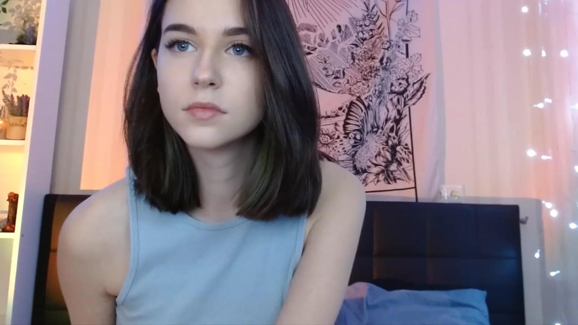 Gallery image thumbnail from ElsieF_'s myfreecams stream on, 12/16/2022, 19:57 image 18 of 20