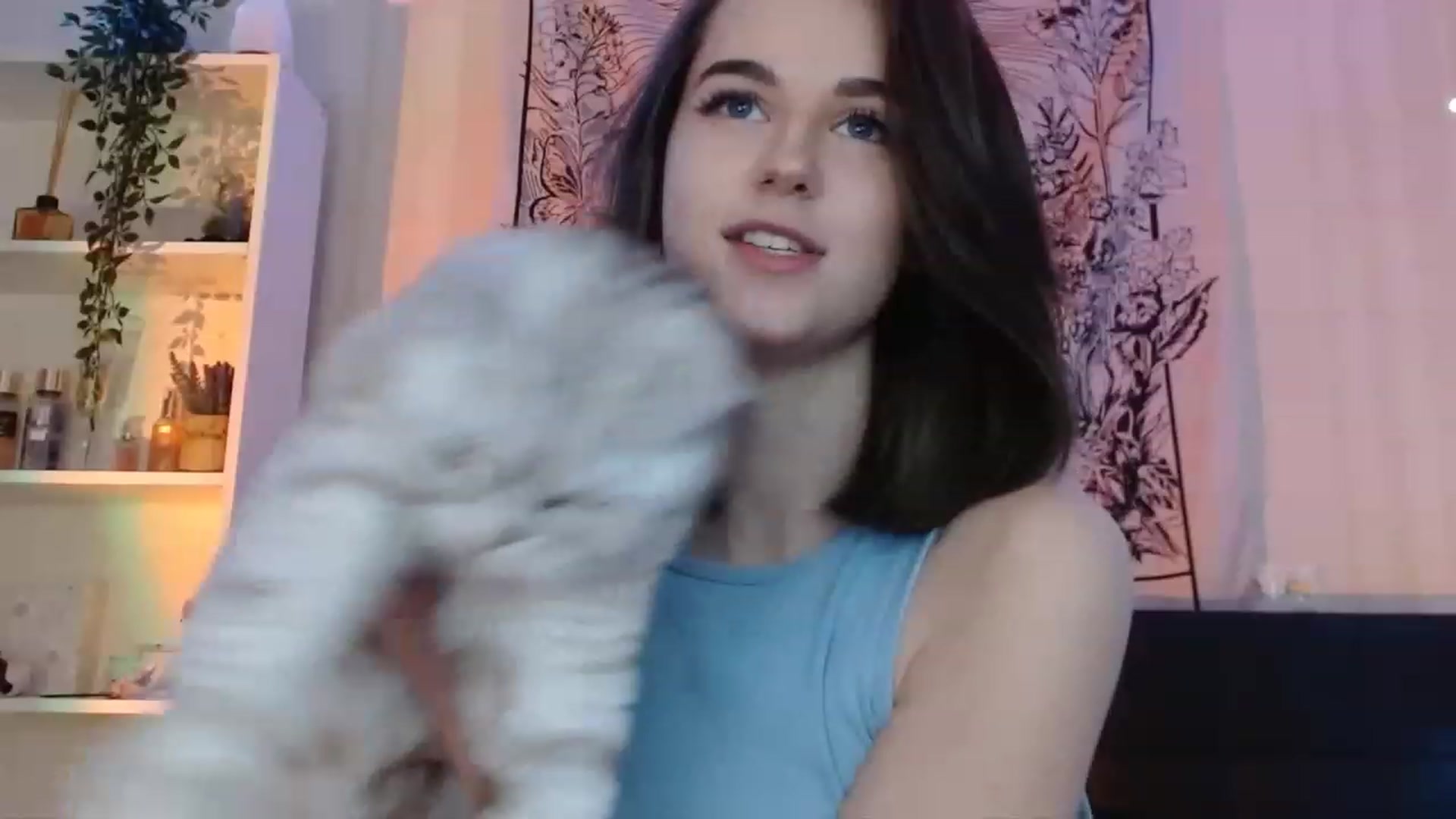 Gallery image thumbnail from ElsieF_'s myfreecams stream on, 12/16/2022, 19:57 image 5 of 20