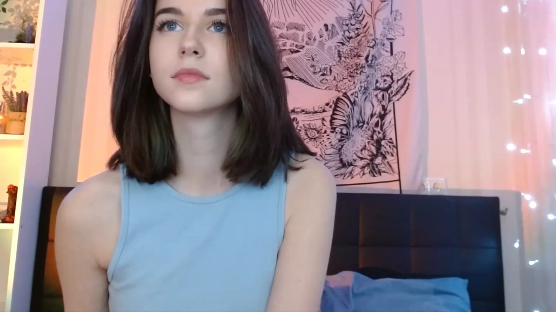 Gallery image thumbnail from ElsieF_'s myfreecams stream on, 12/16/2022, 19:57 image 17 of 20