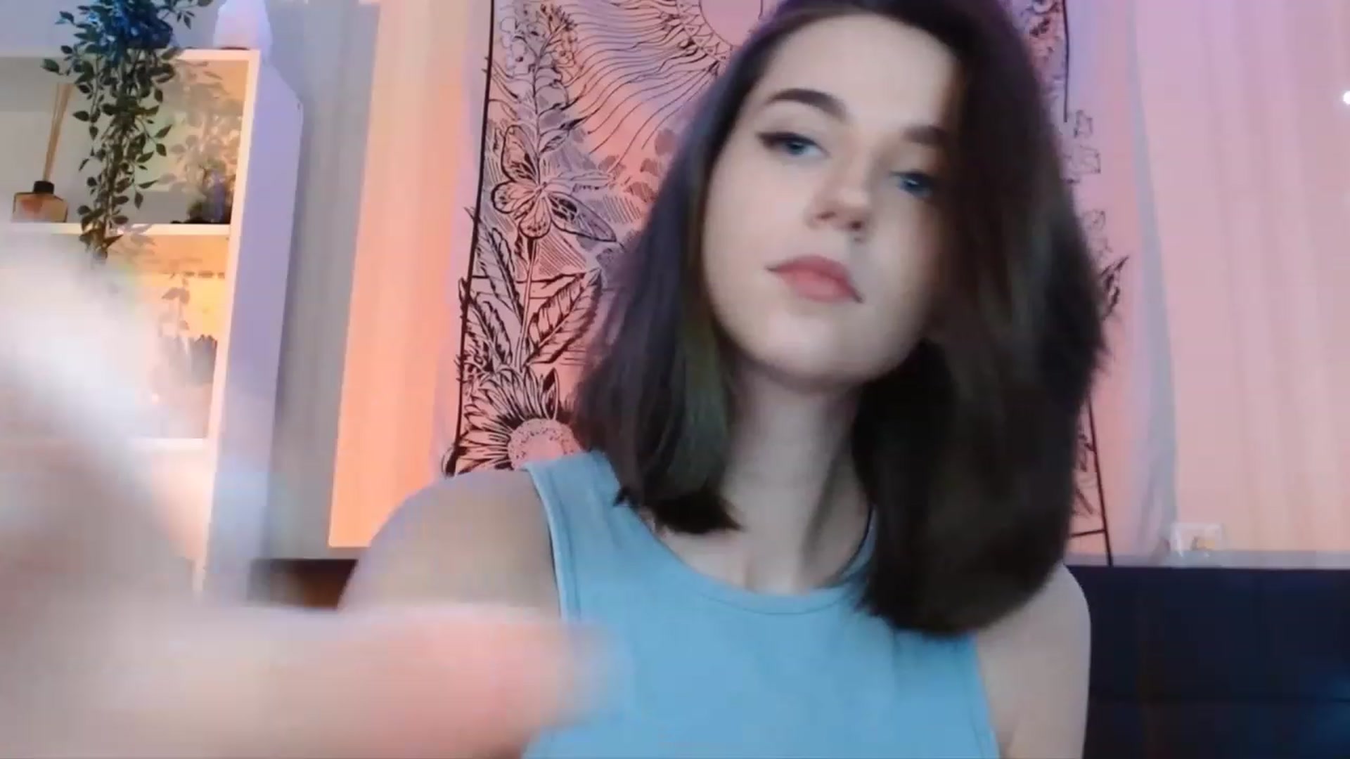 Gallery image thumbnail from ElsieF_'s myfreecams stream on, 12/16/2022, 19:57 image 6 of 20