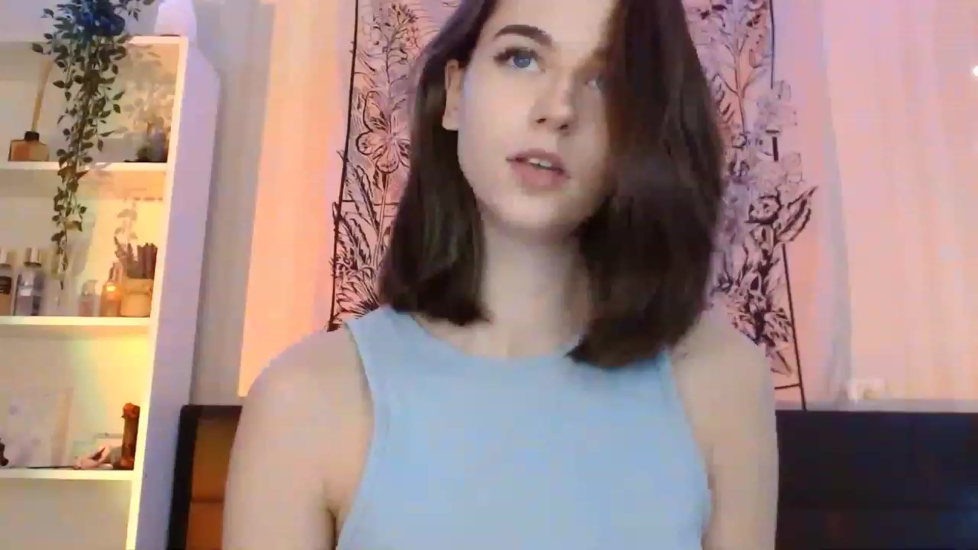 Gallery image thumbnail from ElsieF_'s myfreecams stream on, 12/16/2022, 19:57 image 1 of 20