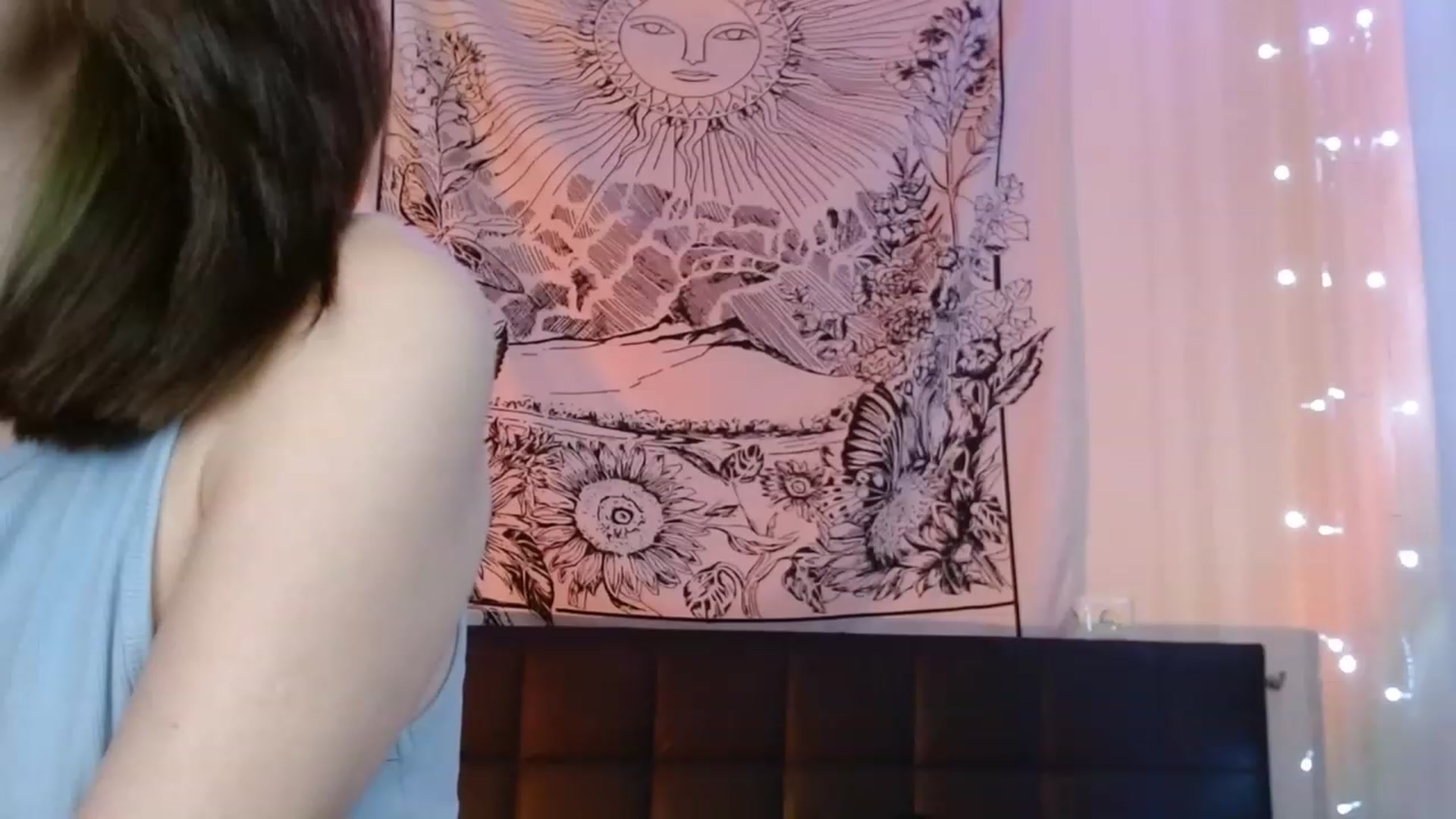 Gallery image thumbnail from ElsieF_'s myfreecams stream on, 12/16/2022, 19:57 image 11 of 20