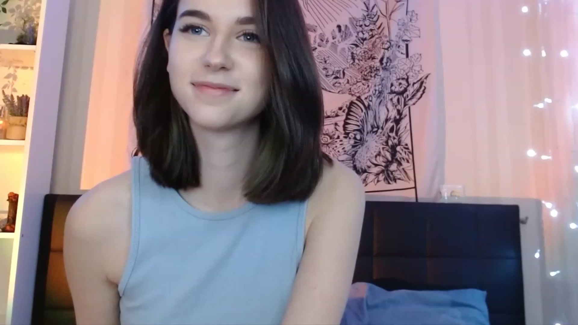 Gallery image thumbnail from ElsieF_'s myfreecams stream on, 12/16/2022, 19:57 image 19 of 20