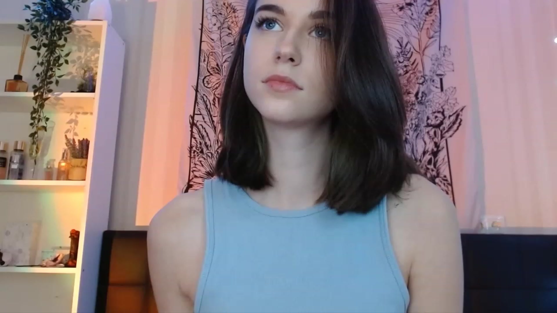 Gallery image thumbnail from ElsieF_'s myfreecams stream on, 12/16/2022, 19:57 image 2 of 20