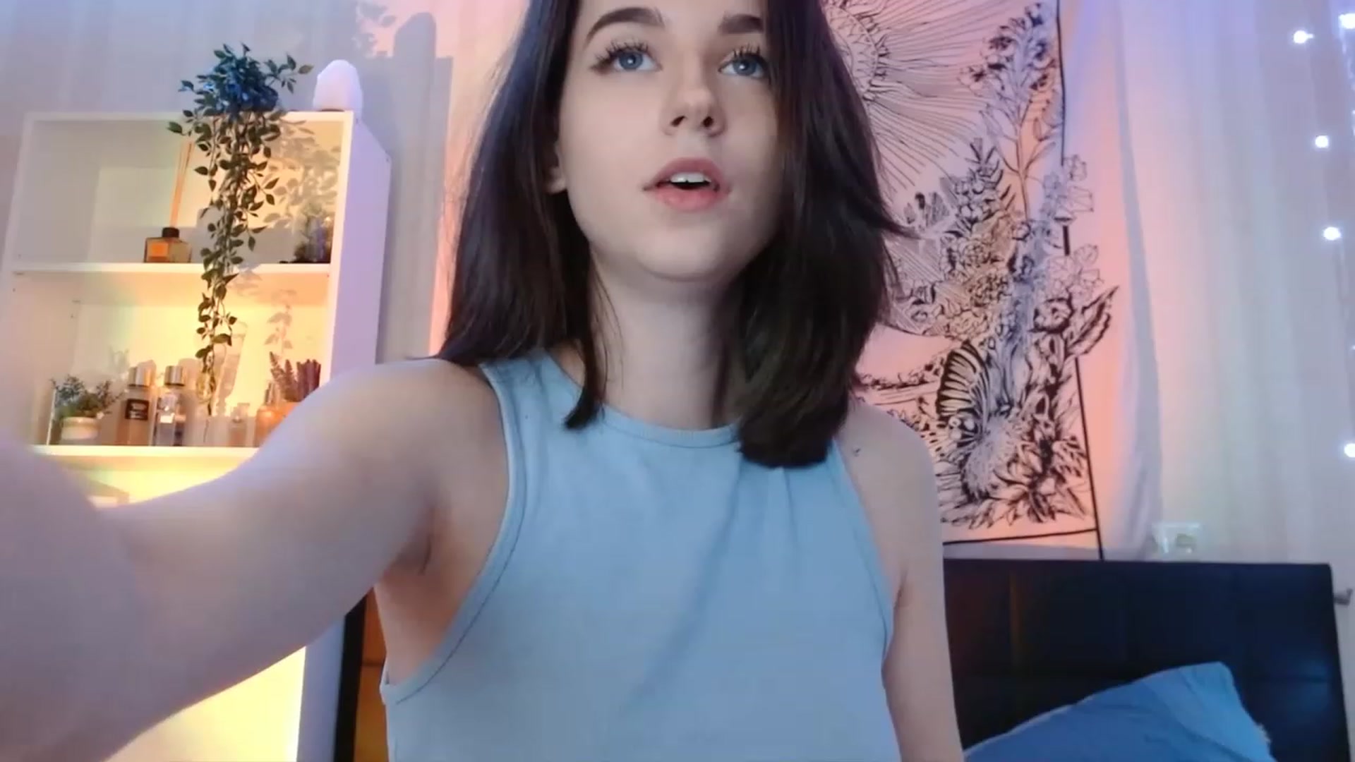 Gallery image thumbnail from ElsieF_'s myfreecams stream on, 12/16/2022, 21:00 image 11 of 20