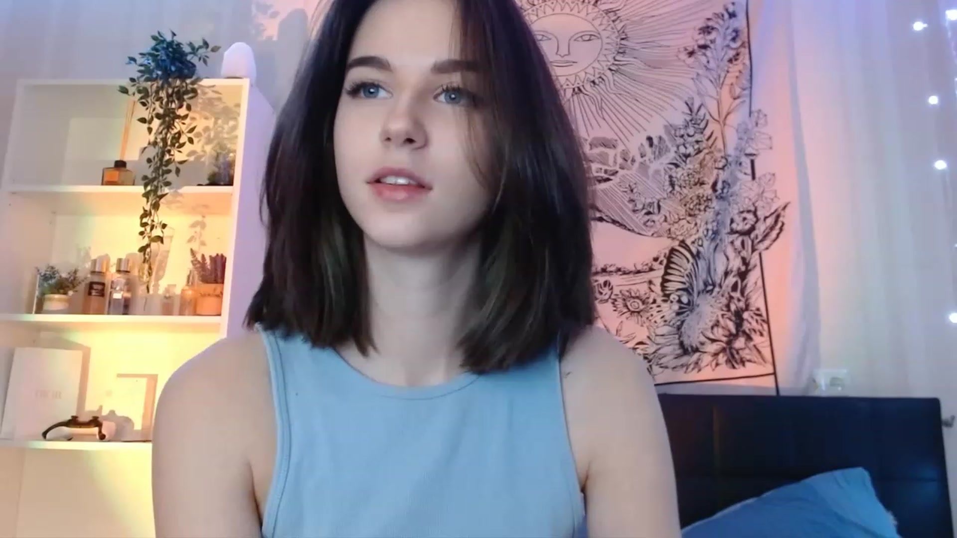 Gallery image thumbnail from ElsieF_'s myfreecams stream on, 12/16/2022, 21:00 image 13 of 20