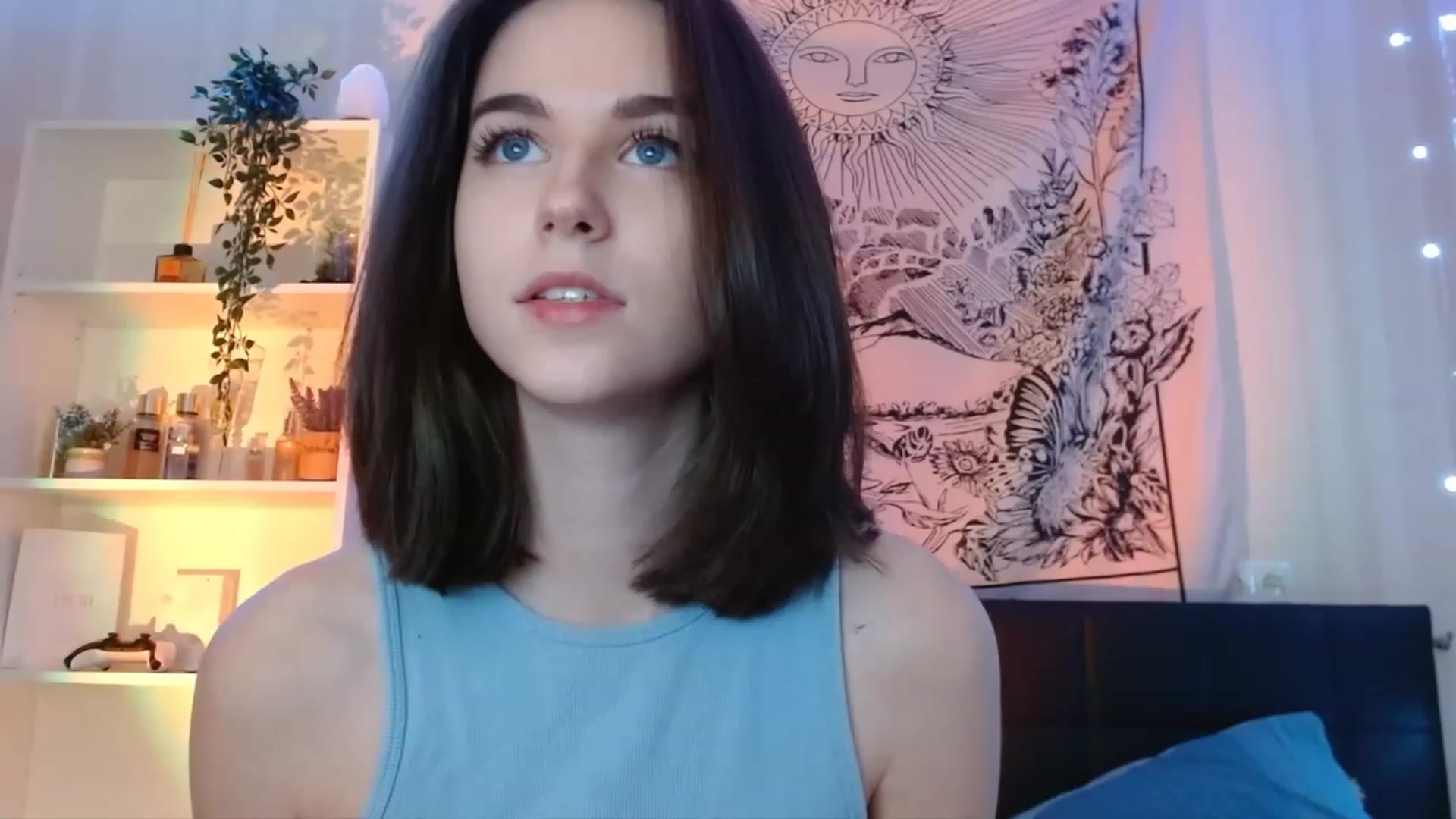 Gallery image thumbnail from ElsieF_'s myfreecams stream on, 12/16/2022, 21:00 image 12 of 20