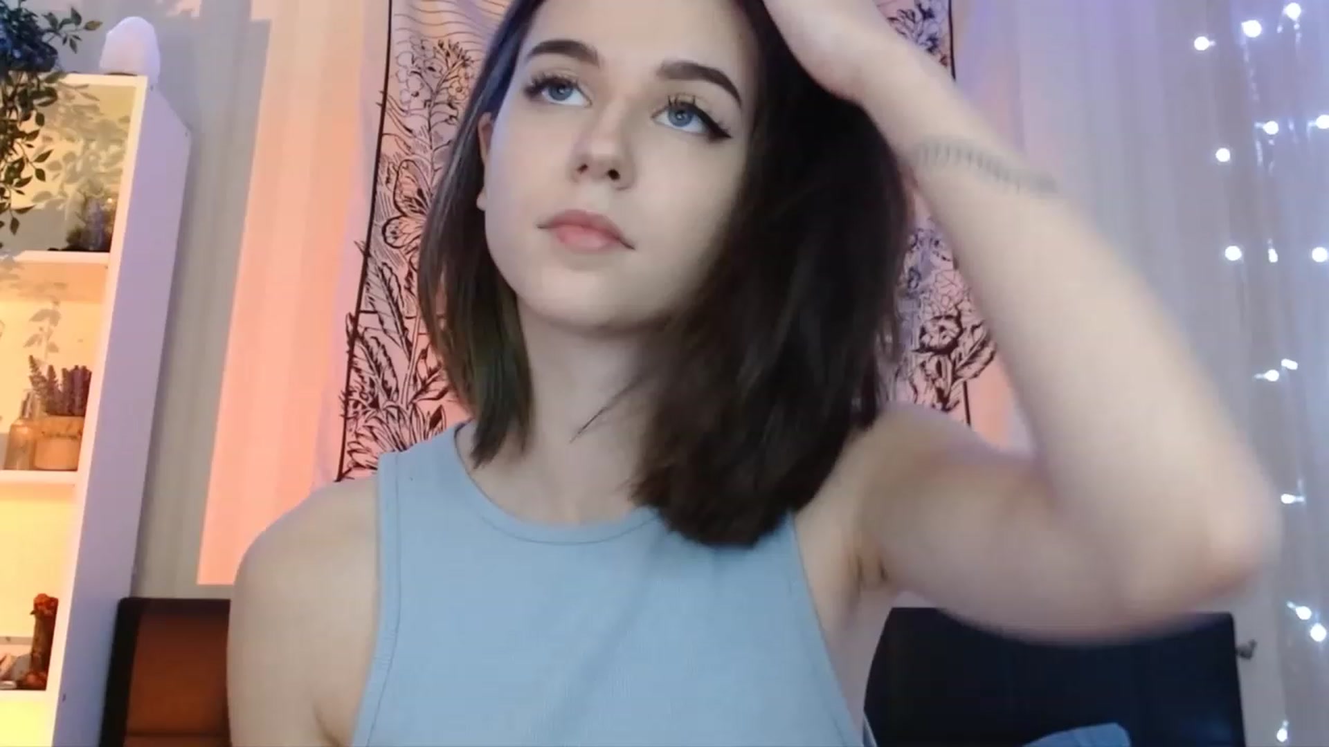 Gallery image thumbnail from ElsieF_'s myfreecams stream on, 12/16/2022, 21:00 image 2 of 20