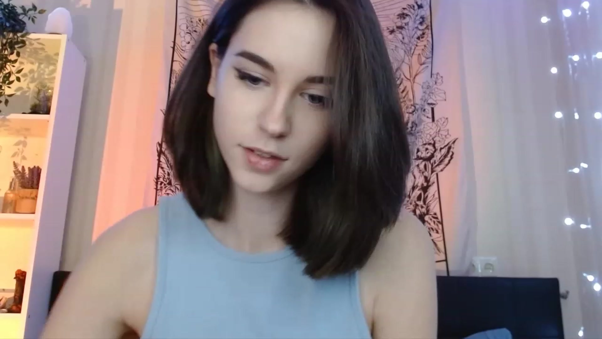 Gallery image thumbnail from ElsieF_'s myfreecams stream on, 12/16/2022, 21:00 image 3 of 20
