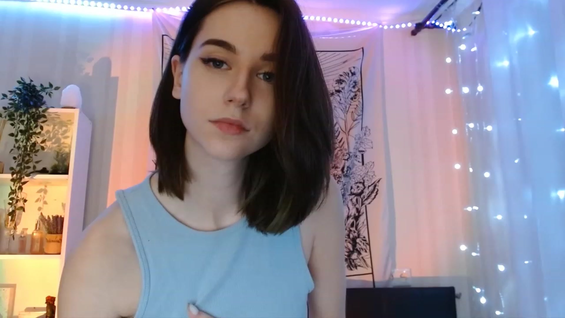 Gallery image thumbnail from ElsieF_'s myfreecams stream on, 12/16/2022, 21:00 image 18 of 20
