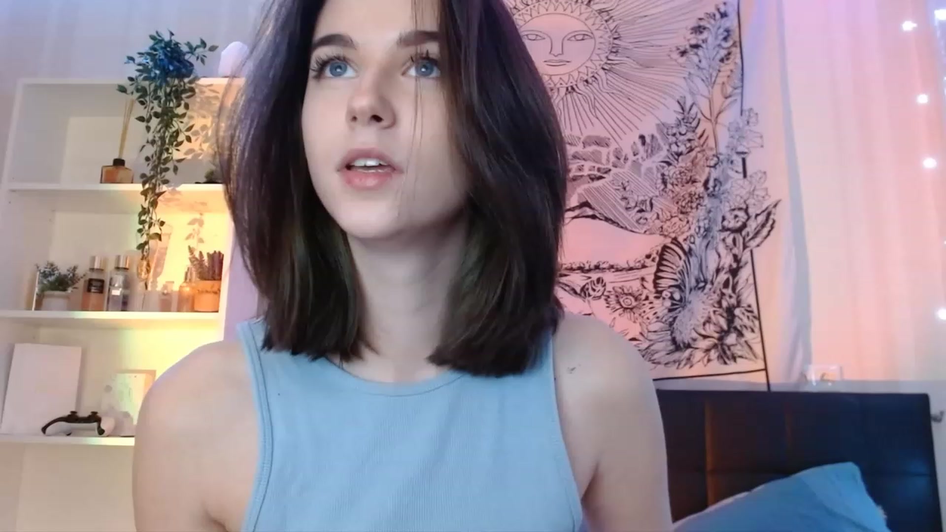 Gallery image thumbnail from ElsieF_'s myfreecams stream on, 12/16/2022, 21:00 image 15 of 20
