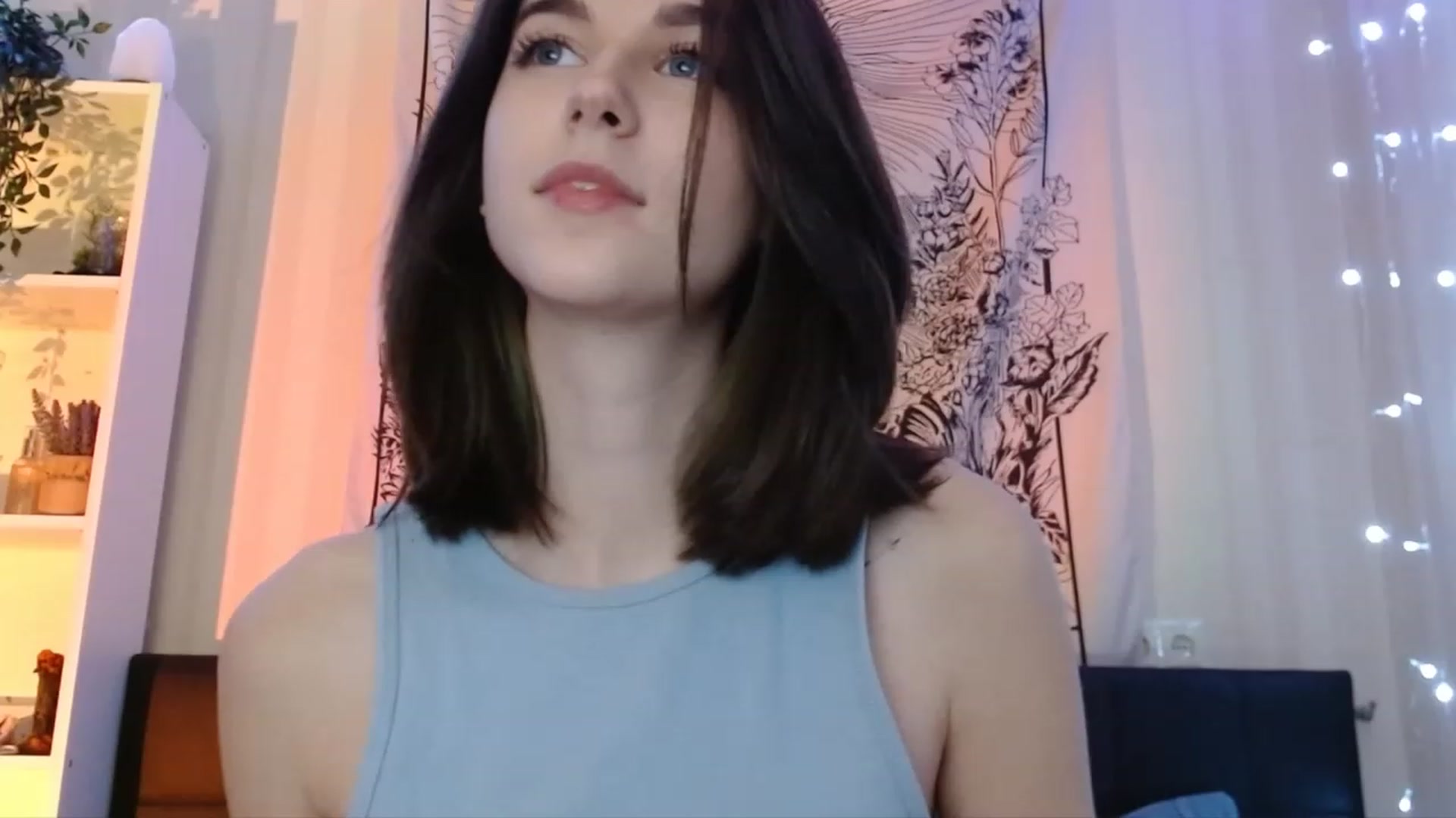 Gallery image thumbnail from ElsieF_'s myfreecams stream on, 12/16/2022, 21:00 image 6 of 20