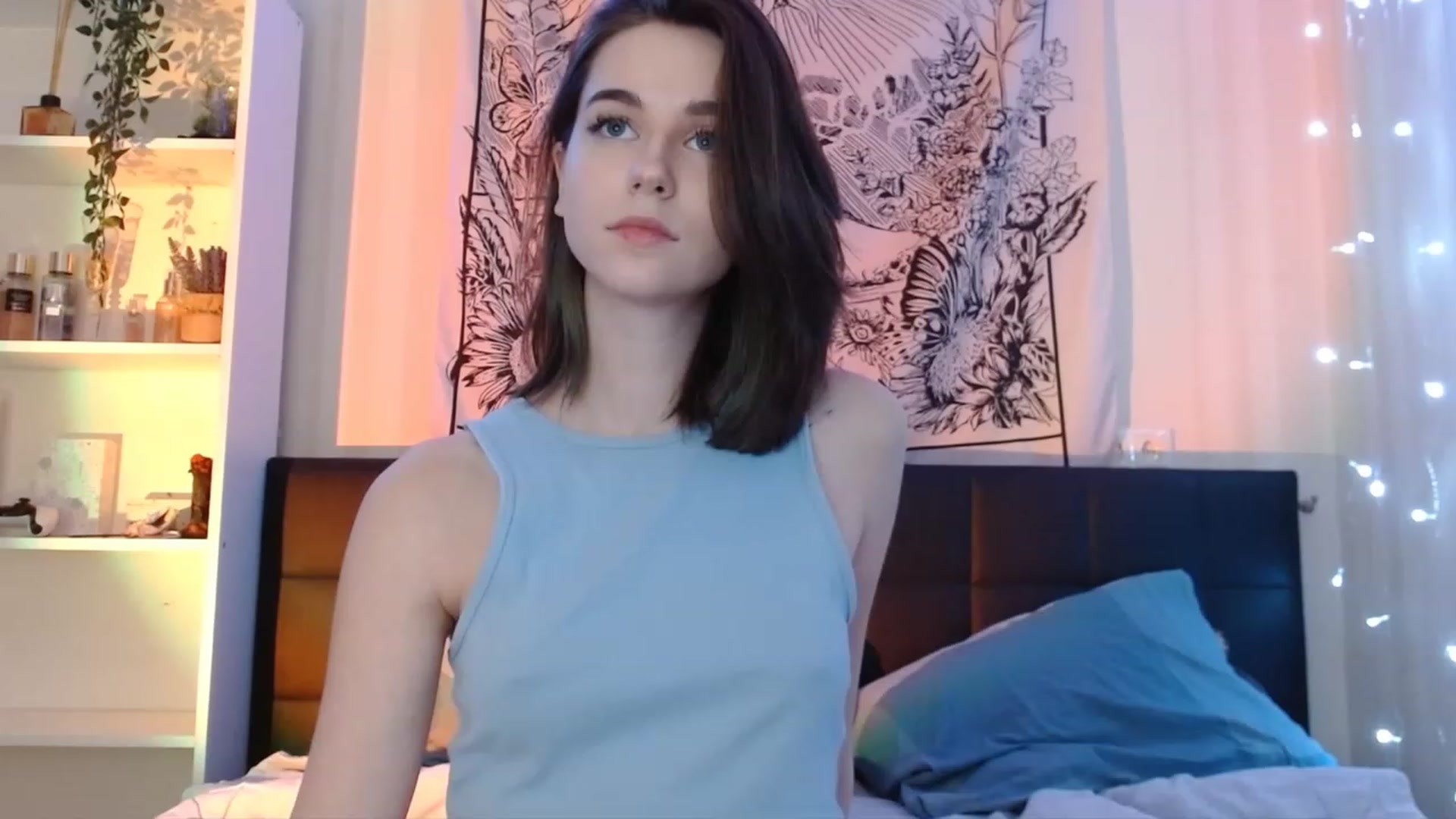Gallery image thumbnail from ElsieF_'s myfreecams stream on, 12/16/2022, 21:00 image 19 of 20