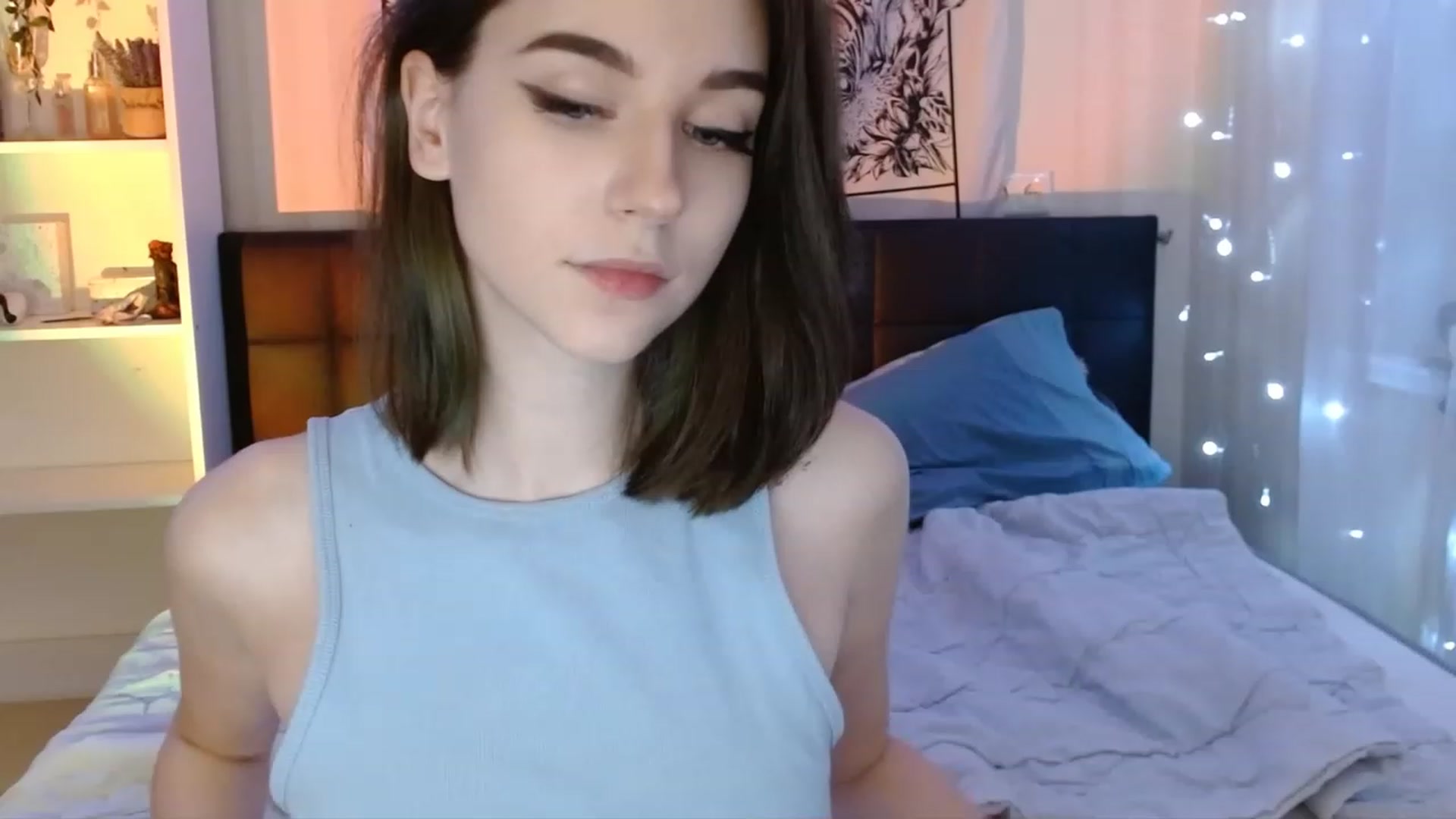 Gallery image thumbnail from ElsieF_'s myfreecams stream on, 12/16/2022, 21:00 image 16 of 20