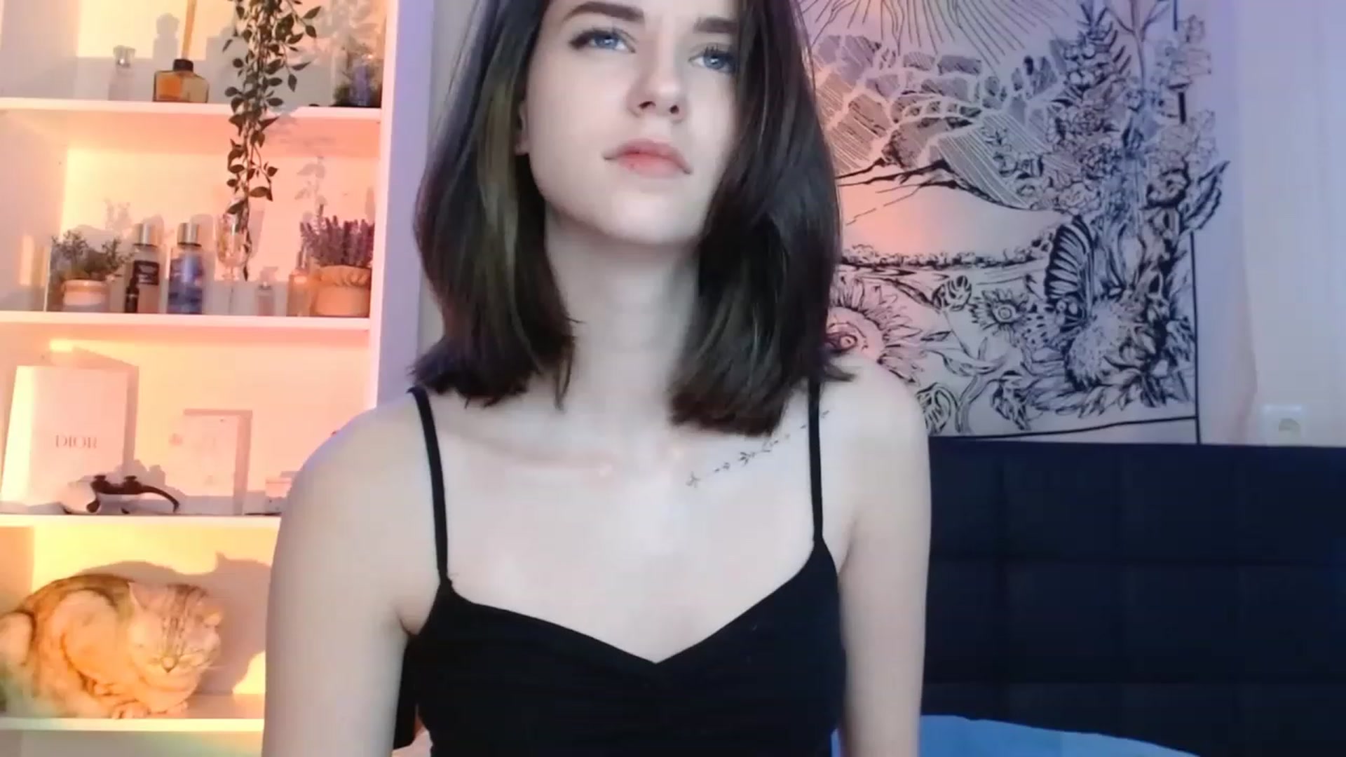 Gallery image thumbnail from ElsieF_'s myfreecams stream on, 12/18/2022, 22:08 image 13 of 20