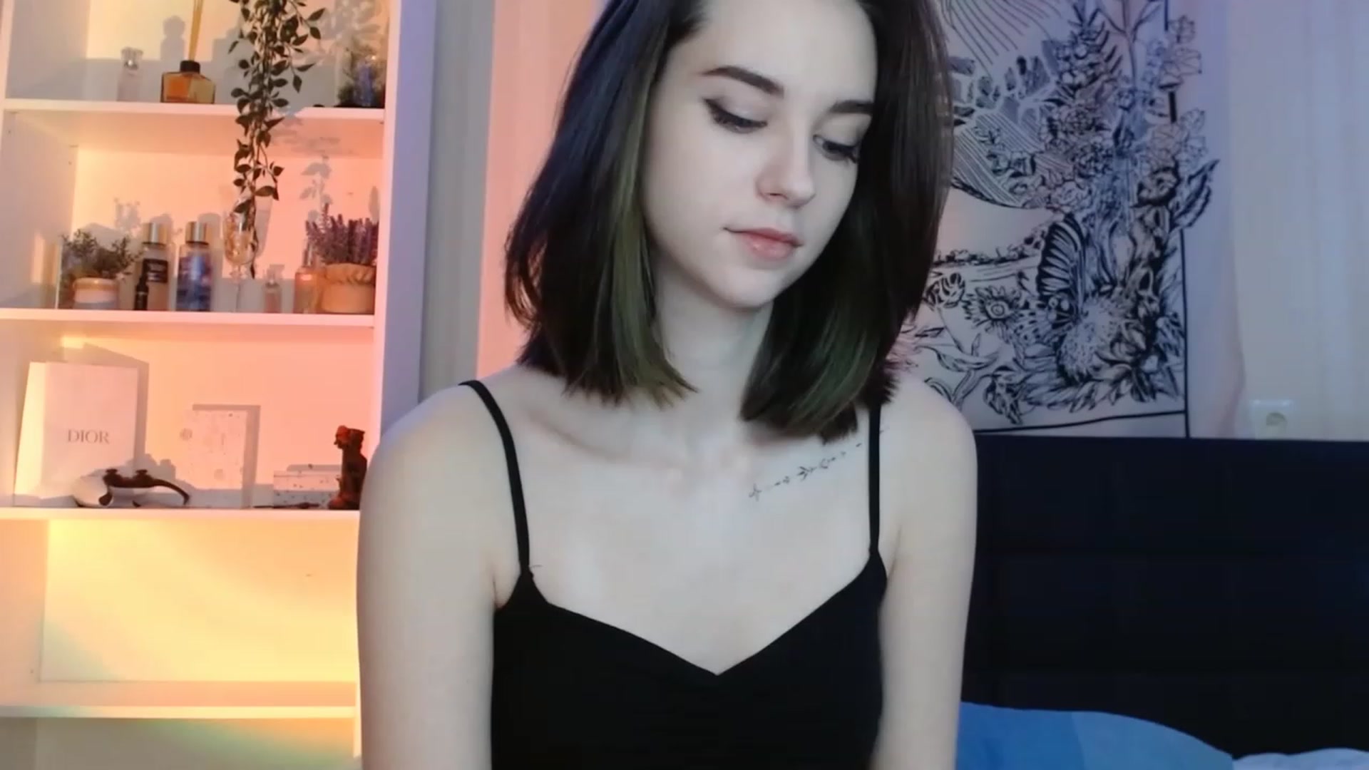 Gallery image thumbnail from ElsieF_'s myfreecams stream on, 12/18/2022, 22:08 image 20 of 20